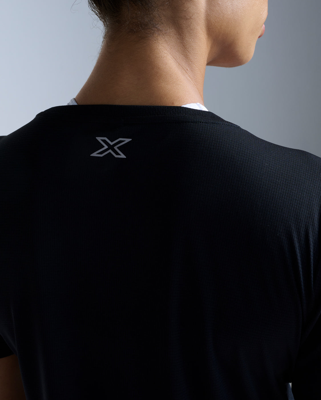 2xu-aero-tee-damen-schwarz-kurzarm image 3