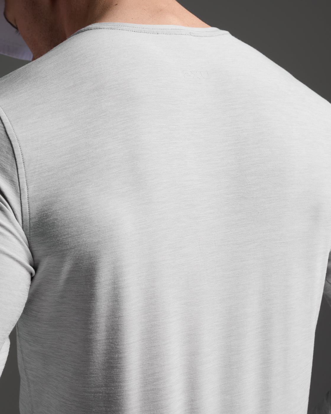 2xu-signature-langarmshirt-herren-harbor-mist-regular image 5