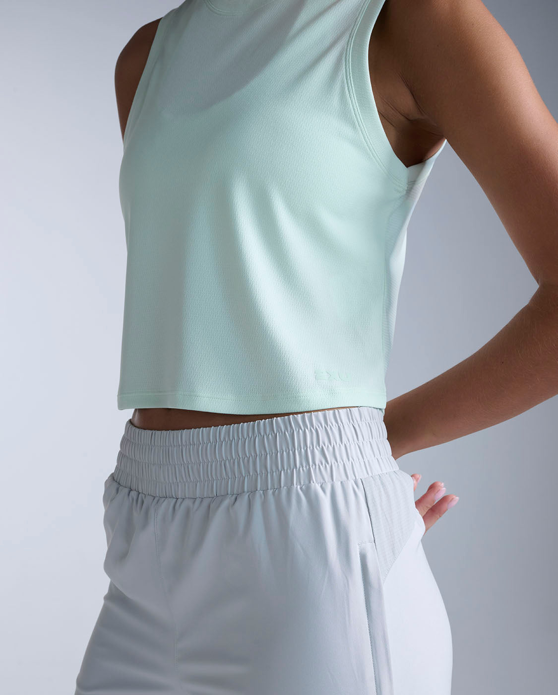2xu-aero-mesh-crop-tank-top-damen-mint-dust image 4