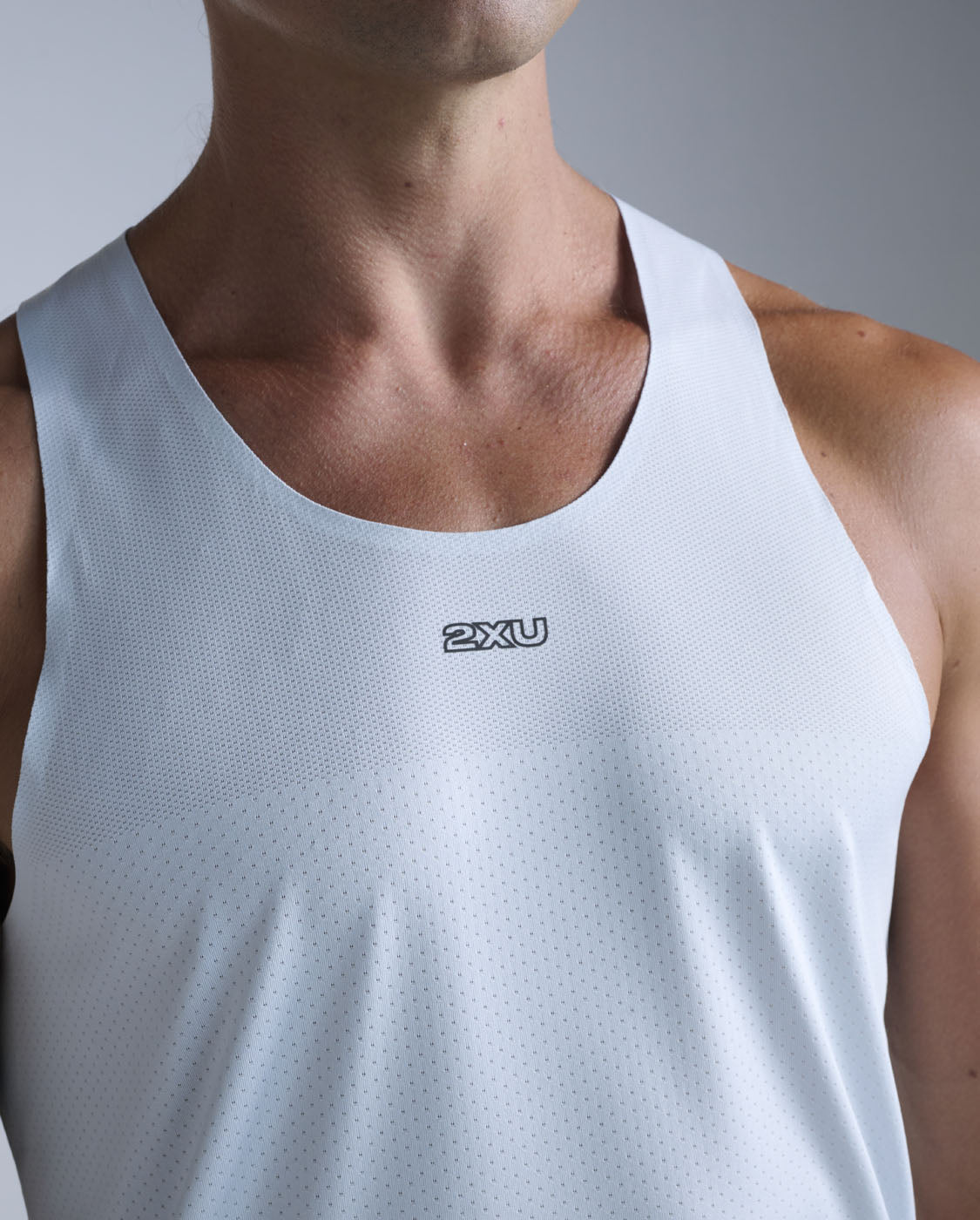 2xu-light-speed-tech-singlet-moonstone-herren-atmungsaktiv image 3