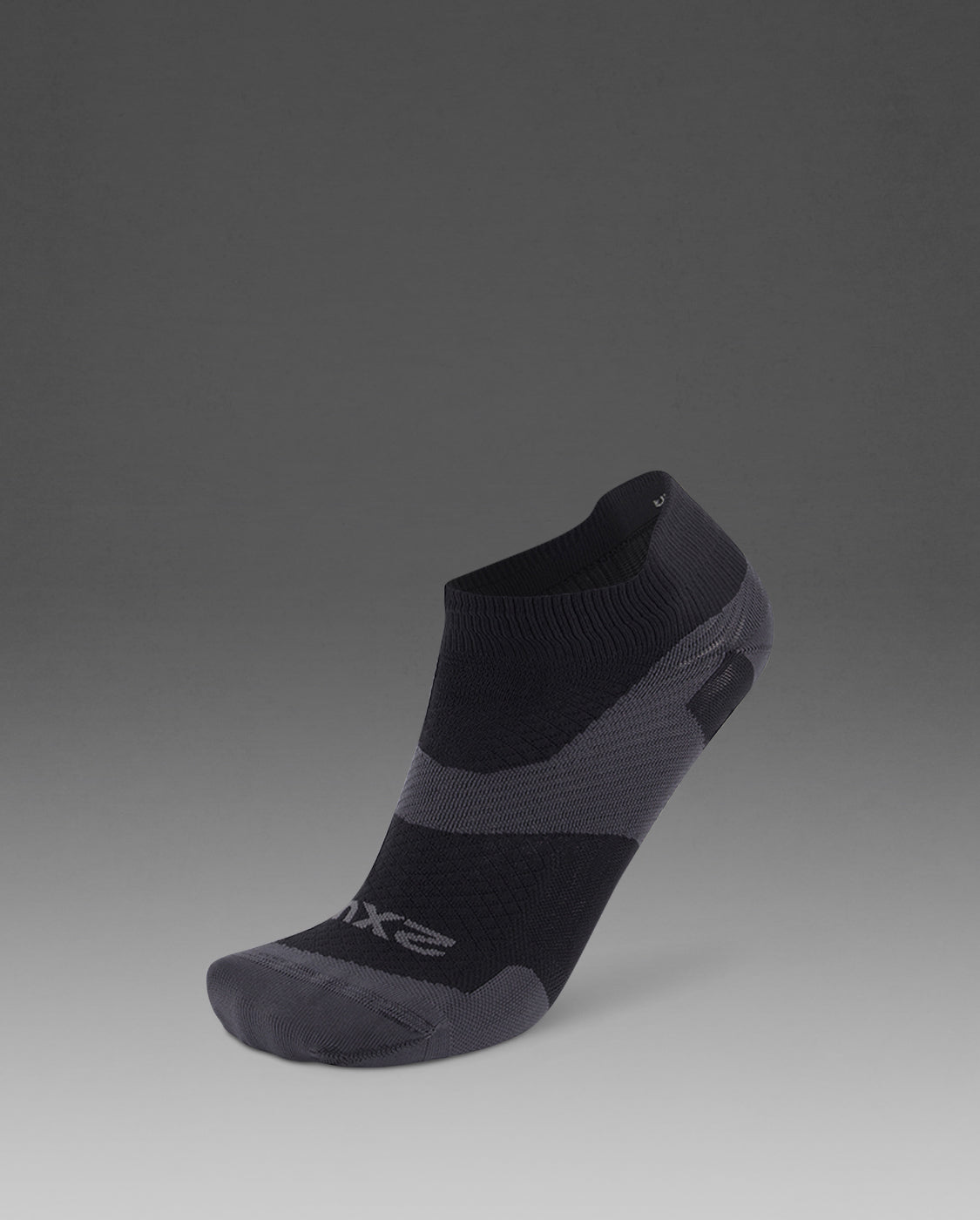 2xu-vectr-ultralight-1-4-crew-socken-schwarz-kompression image 1