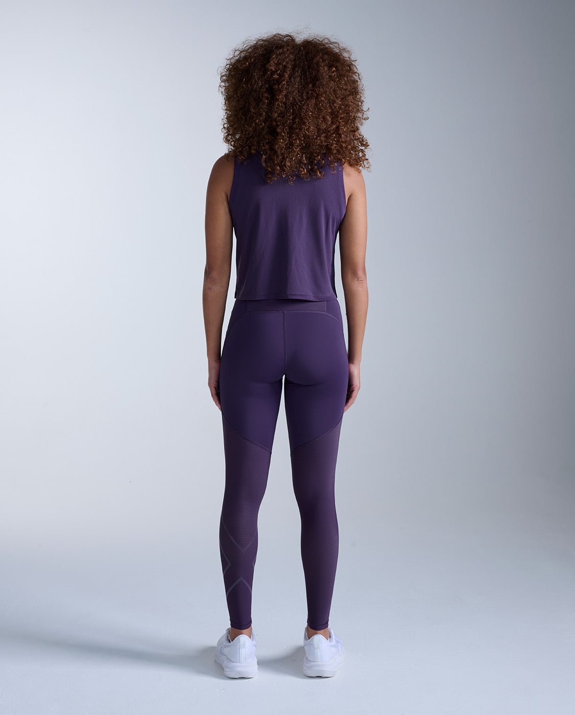 2xu-aero-mesh-crop-tank-damen-velvet-purple-top image 8