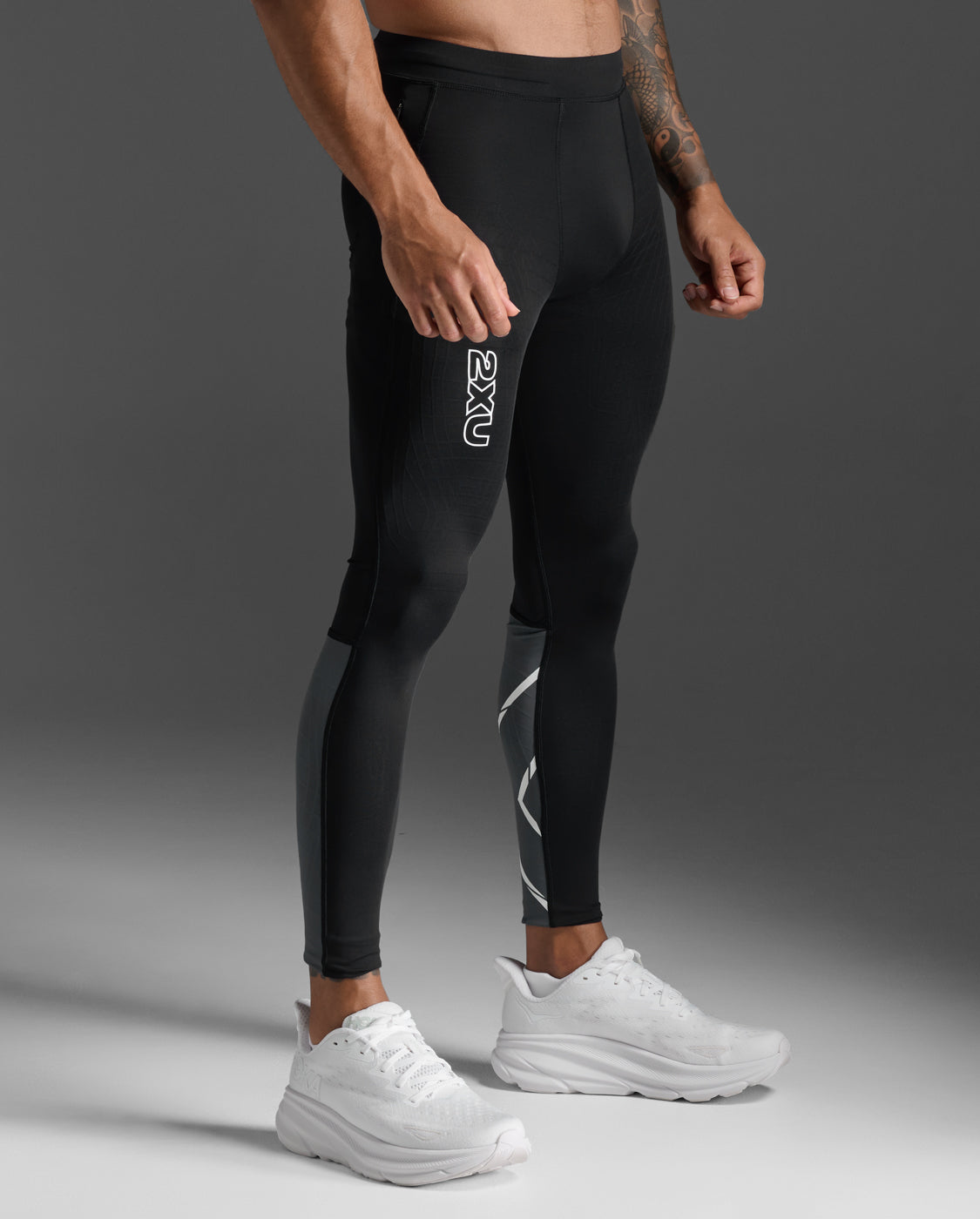 2xu-light-speed-react-compression-tights-black-white image 2