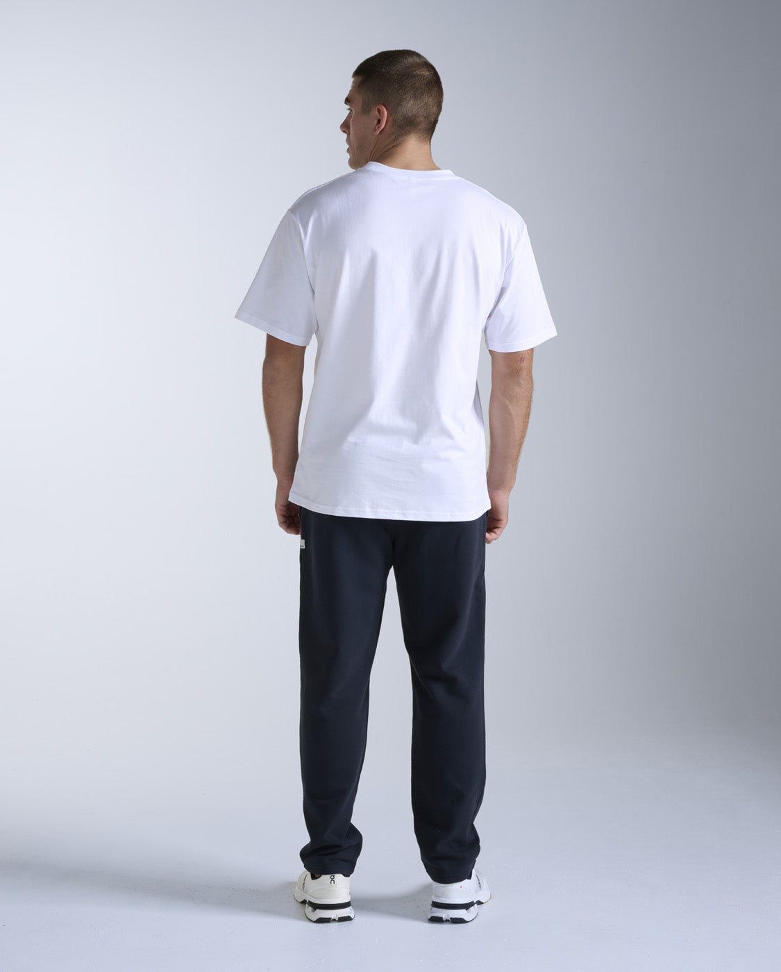 2xu-ez-straight-leg-organic-cotton-trackpants-jogginghose-schwarz image 5