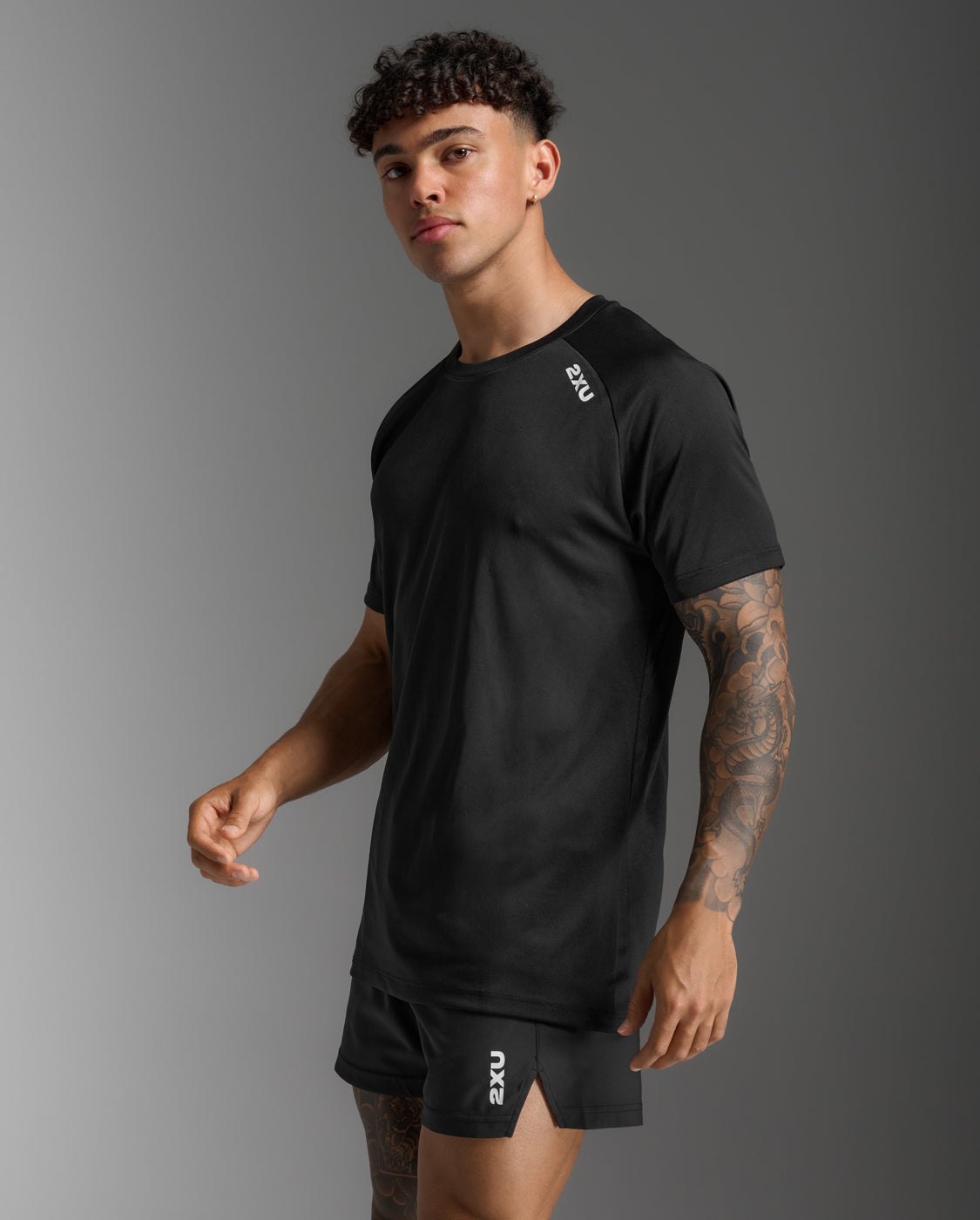 2xu-motion-aspire-tee-t-shirt-schwarz-wei-schnelltrocknend image 5