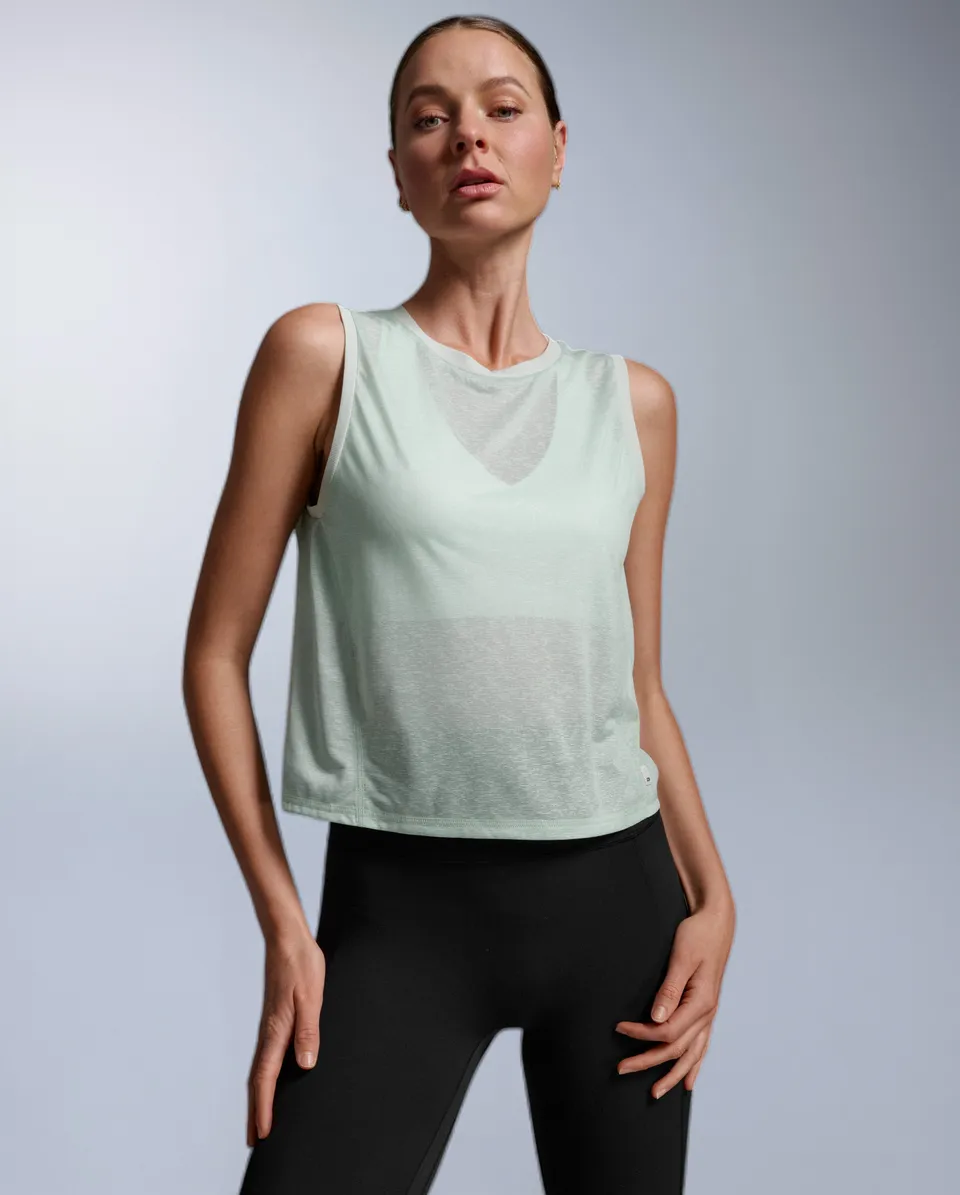 2xu-aero-relight-crop-tank-sporttop-seafoam image 1