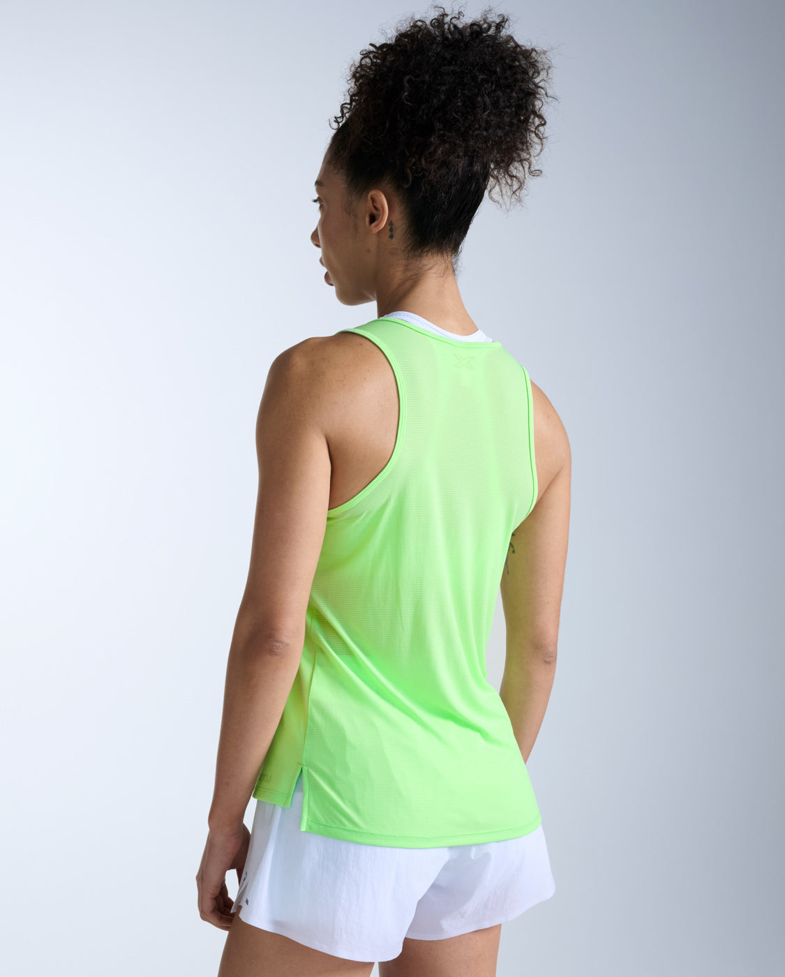 2xu-aero-singlet-lauftop-damen-lime-zest-upf-50-tanktop image 6