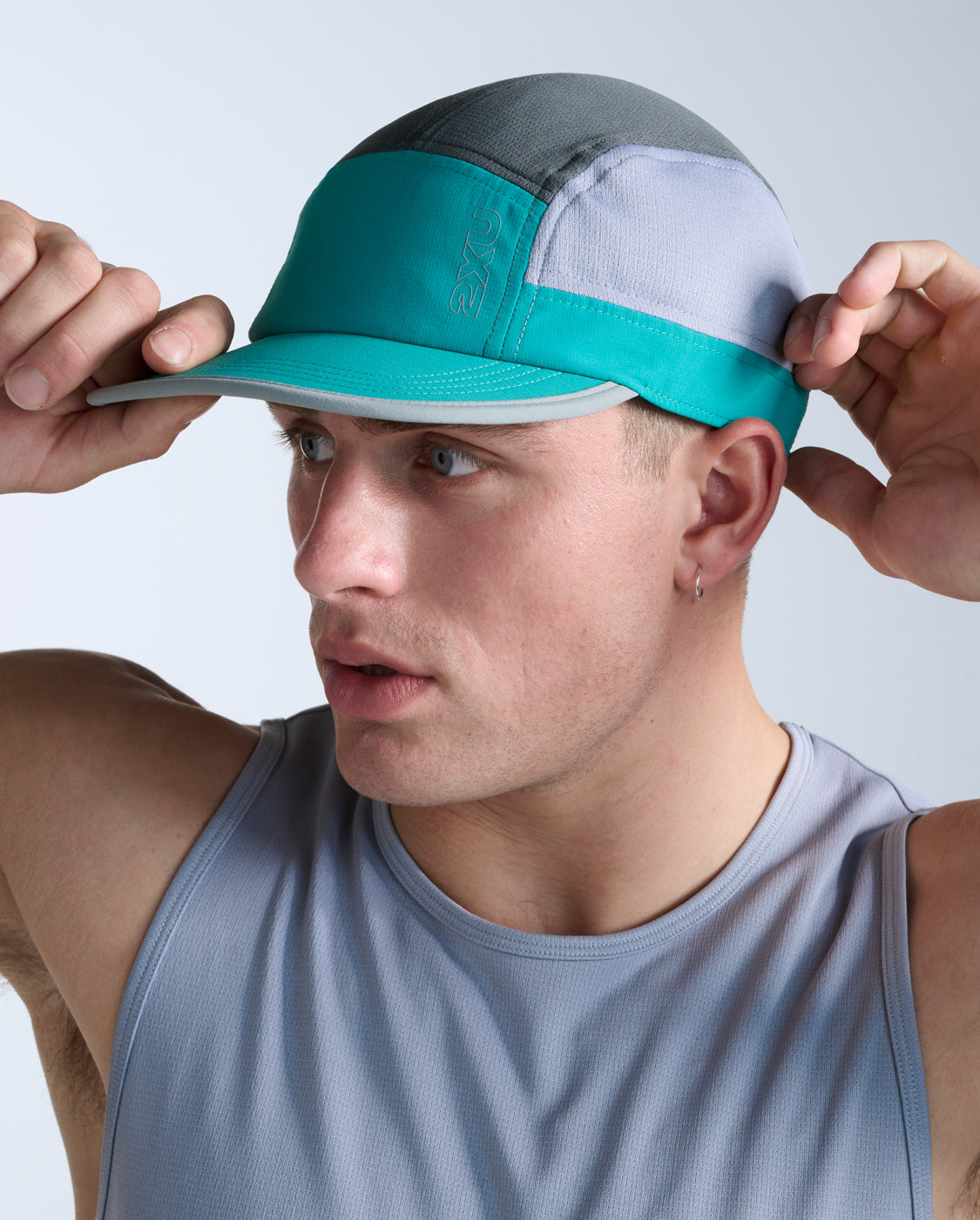 2xu-light-speed-cap-aurora-leichte-laufkappe-verstellbar image 2