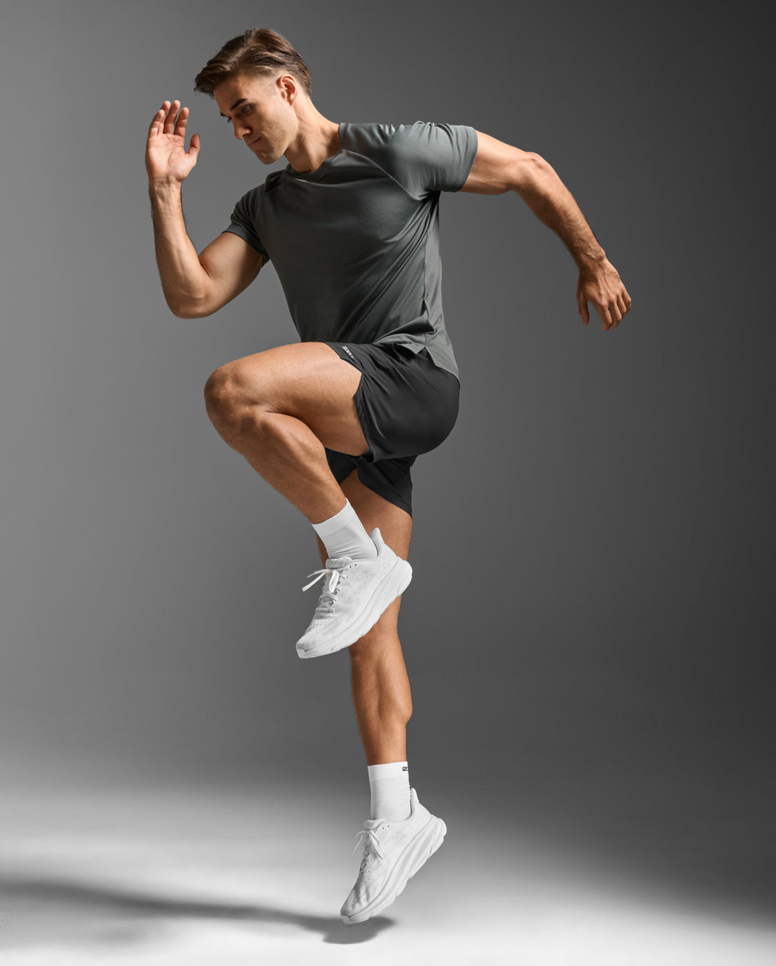 2xu-aero-tee-laufshirt-jupiter-herren-mesh image 5