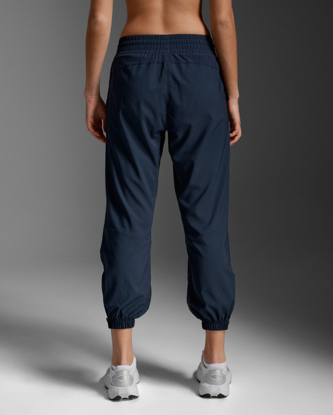 2xu-aero-hi-rise-woven-jogger-damen-midnight-lang image 3