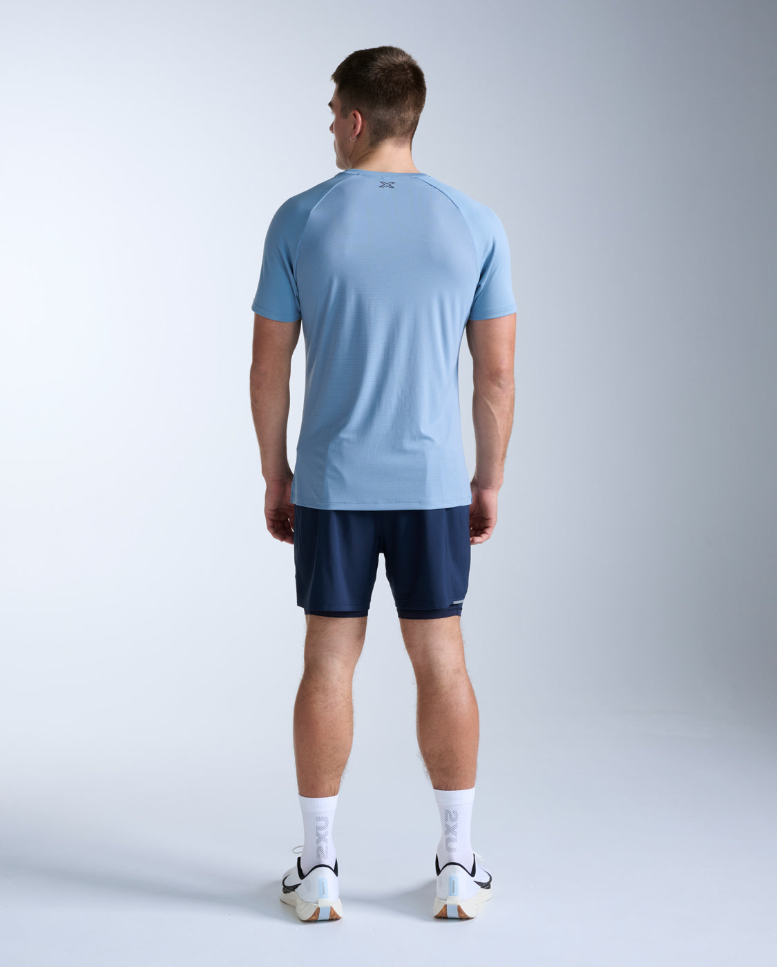 2xu-aero-tee-laufshirt-blue-shade-herren-mesh-kurzarm image 6