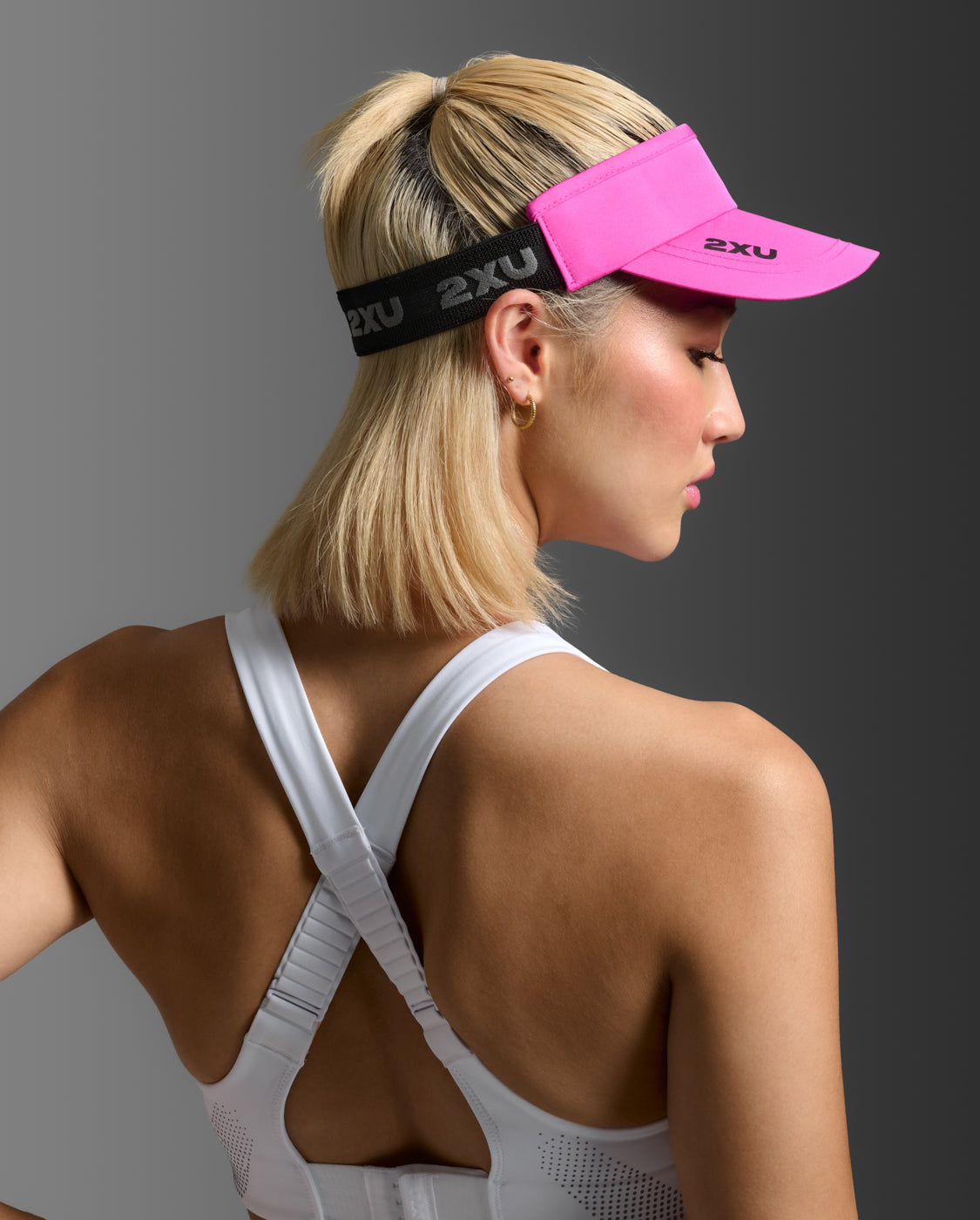 2xu-aero-performance-visor-fuchsia-schwarz image 2