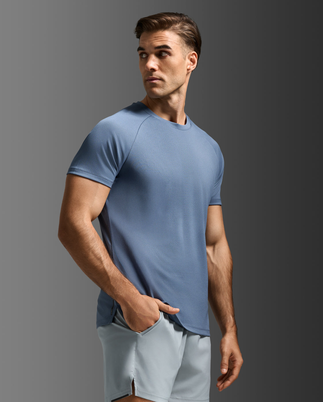 2xu-aero-tee-laufshirt-herren-indigo-kurzarm-slim-fit image 1