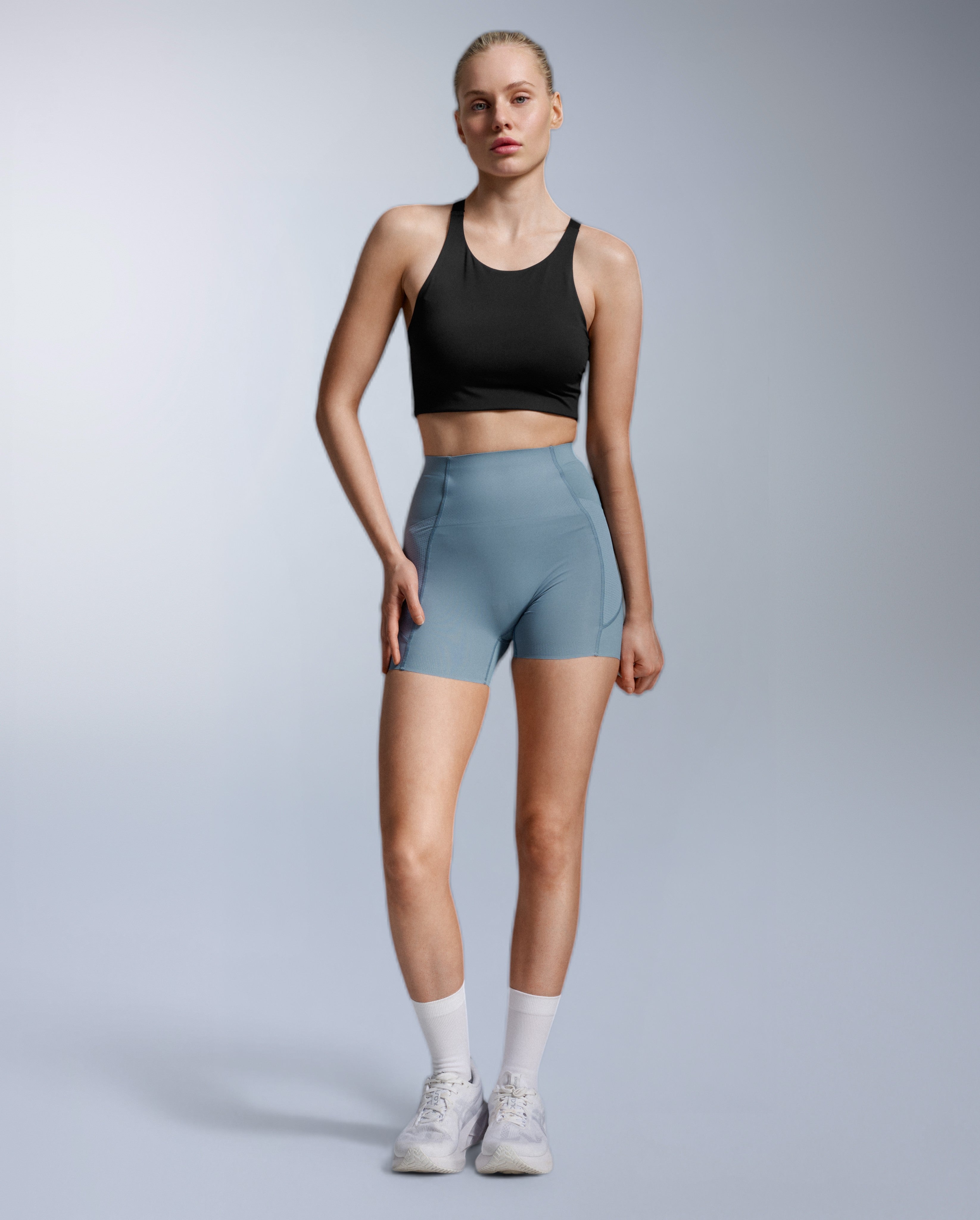 2xu-aero-trail-medium-impact-bra-sport-bh-damen-schwarz image 3