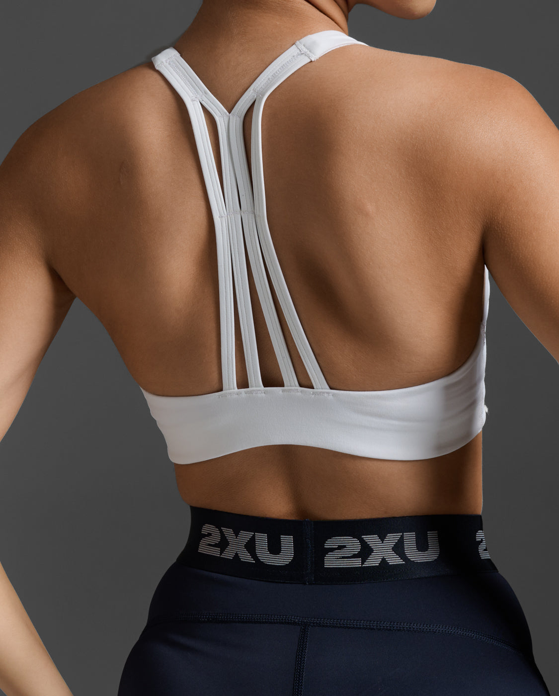 2xu-form-strappy-low-impact-bra-damen-wei image 5