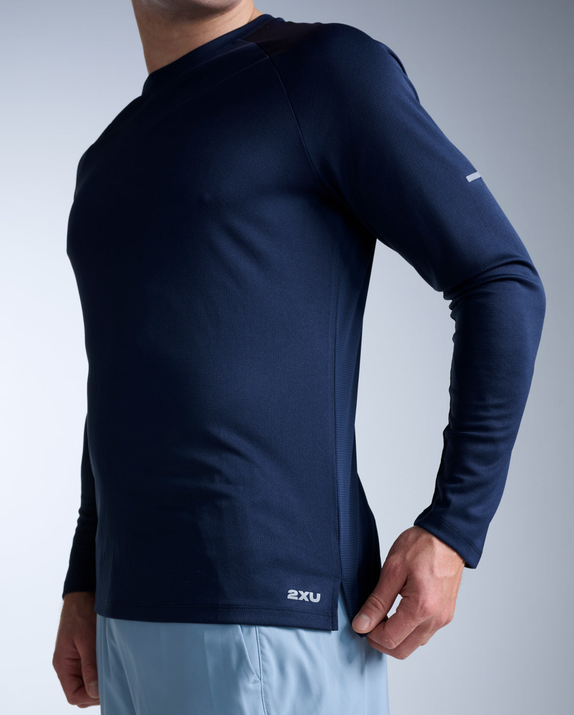 2xu-aero-long-sleeve-laufshirt-herren-midnight-silver image 2