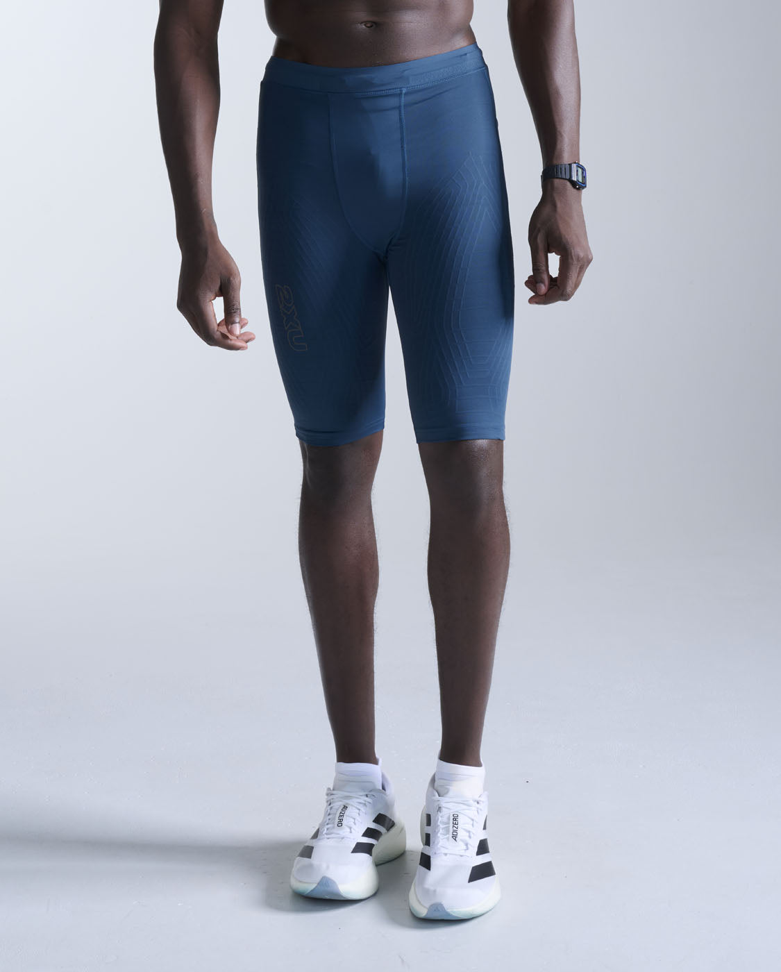 2xu-light-speed-react-compression-shorts-majol-black image 1