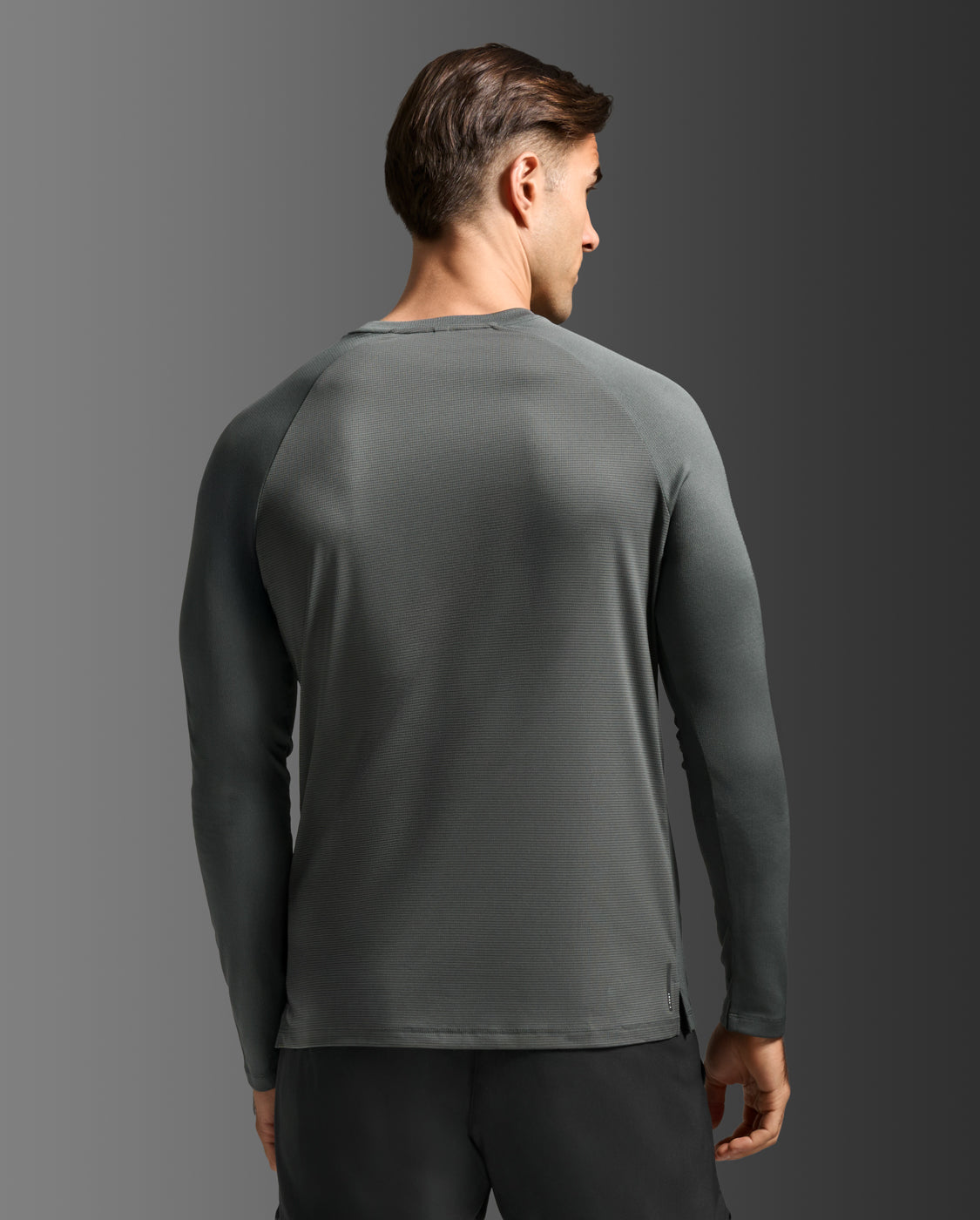 2xu-aero-long-sleeve-langarmshirt-herren-jupiter image 2