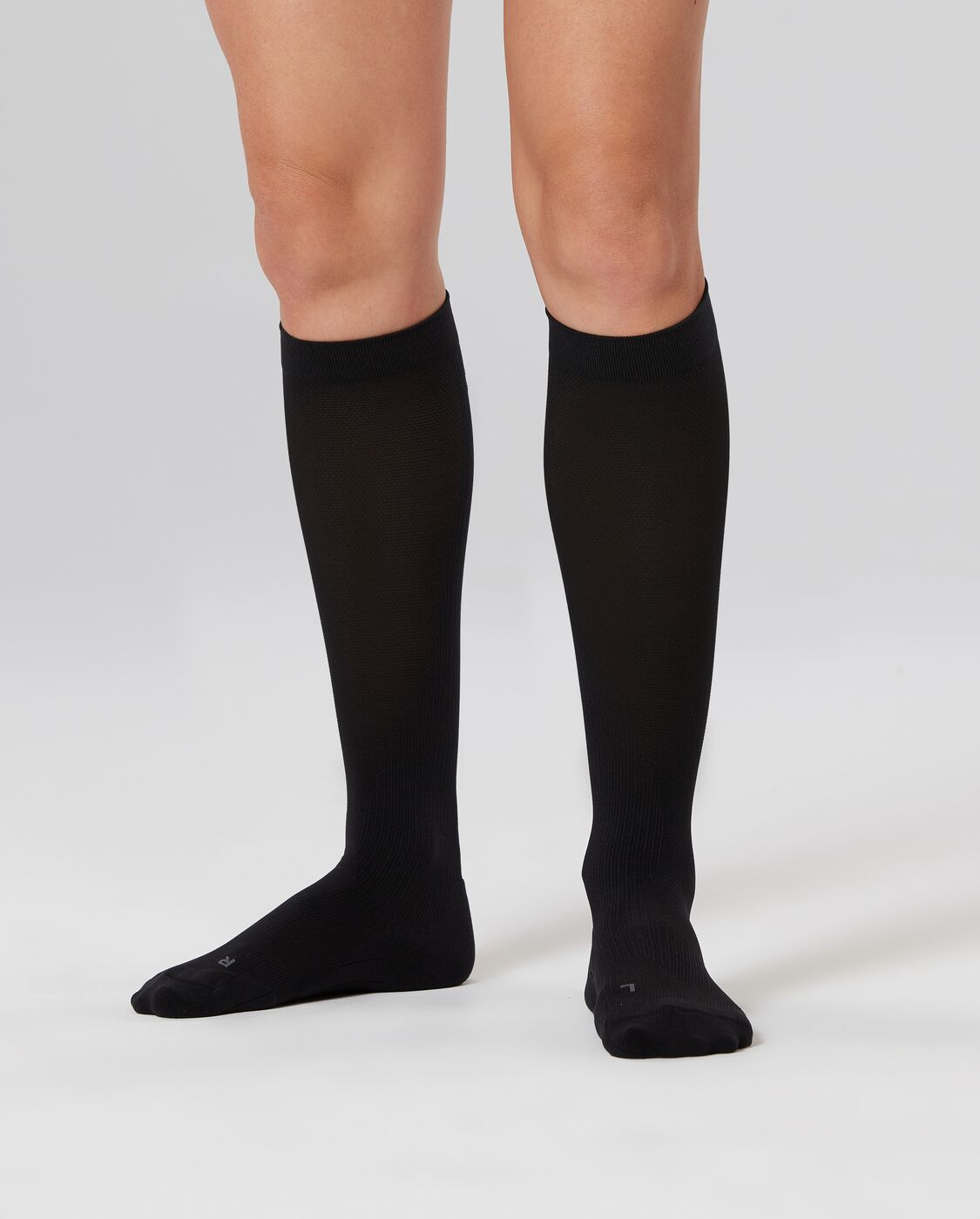 2xu-vectr-race-compression-socks-kompressionssocken-schwarz image 2