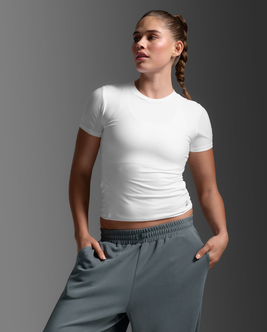 2xu-signature-wonderluxe-fitted-tee-t-shirt-damen-wei-stretch image 2