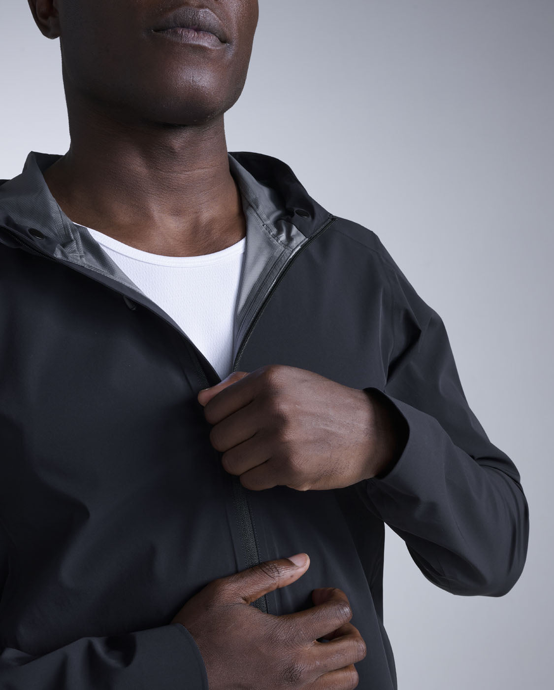 2xu-ignition-shield-laufjacke-herren-schwarz-wasserdicht image 5