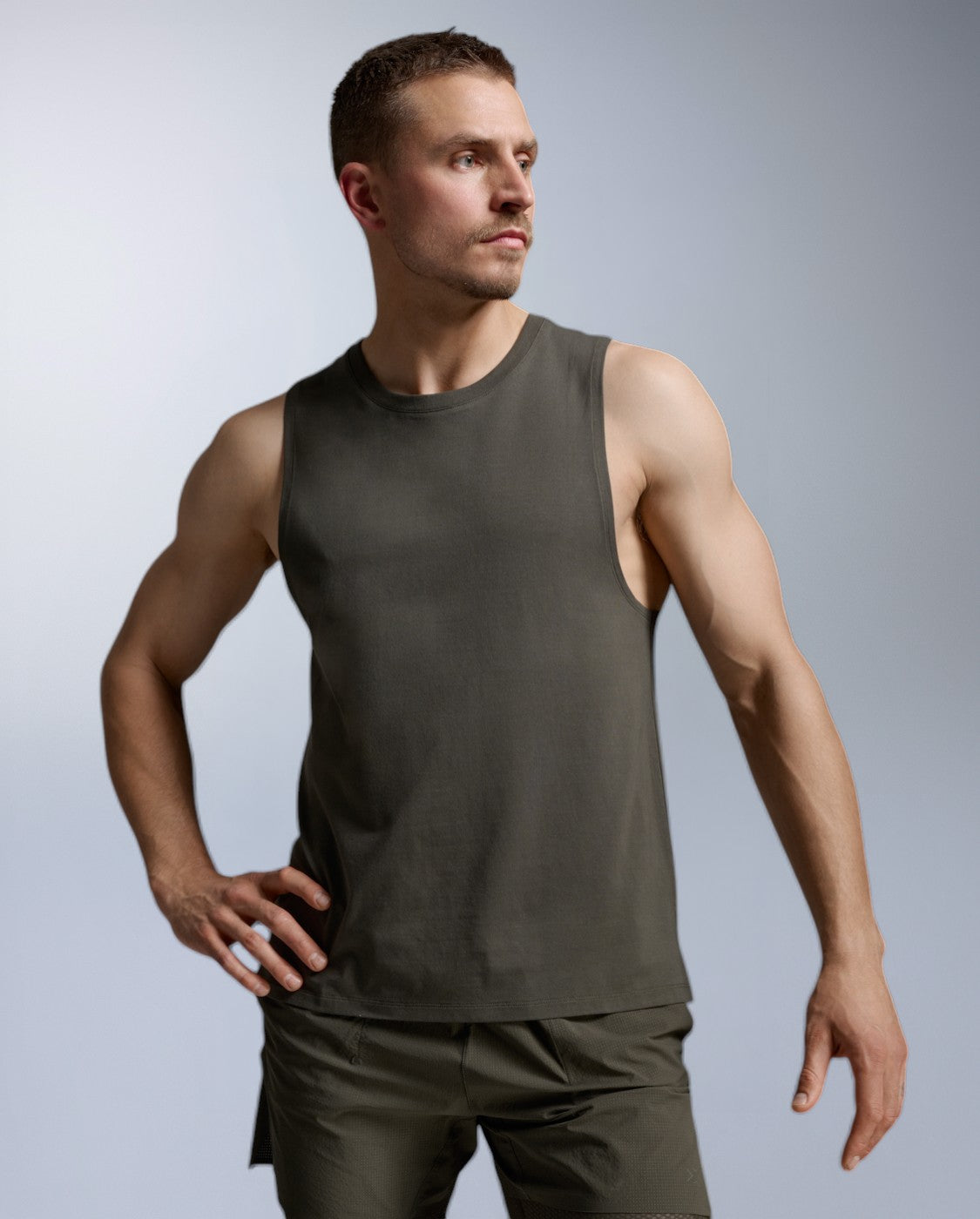 2xu-motion-cotton-flex-tank-top-herren-flint-atmungsaktiv image 1