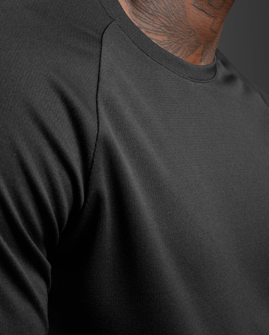 2xu-aero-long-sleeve-laufshirt-schwarz-silver-reflective image 6