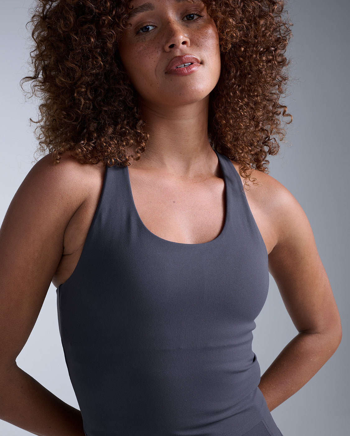 2xu-fluid-racerback-tank-top-damen-india-ink image 4