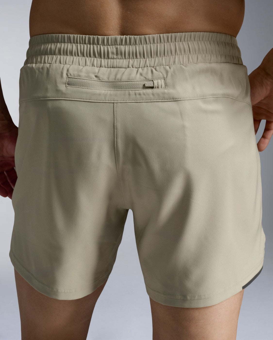 2xu-aero-5-inch-shorts-laufshorts-herren-pebble image 4