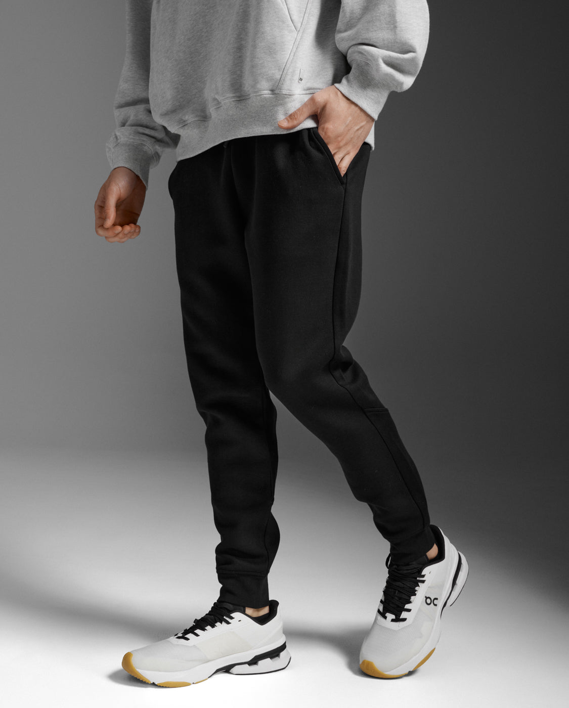 2xu-24-7-commute-smooth-spacer-trainingshose-schwarz-herren image 2
