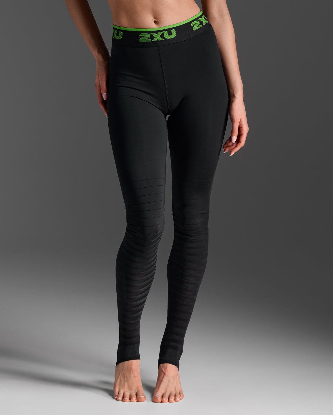 2xu-recovery-power-kompressionstights-schwarz-damen image 2