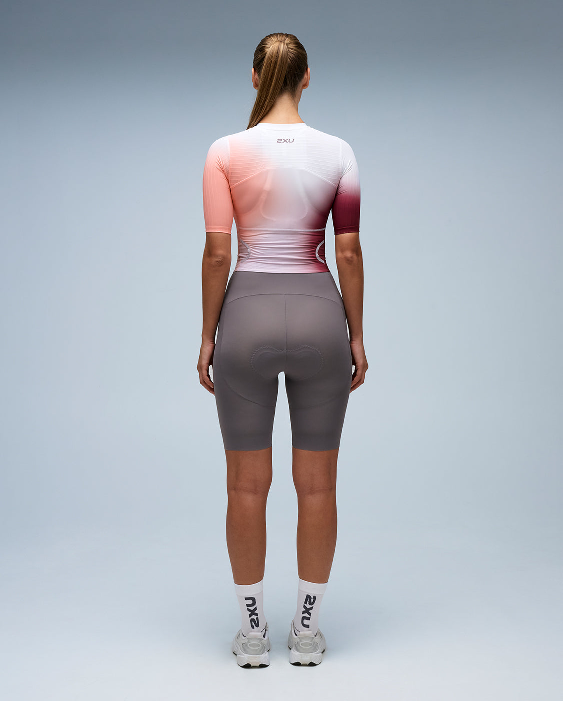 2xu-light-speed-react-sleeved-trisuit-coral-damen image 3