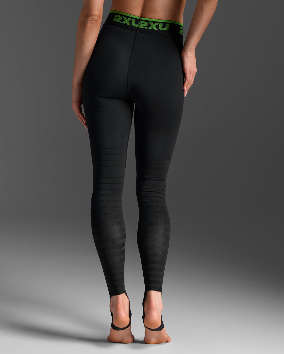 2xu-recovery-power-kompressionstights-schwarz-damen image 3