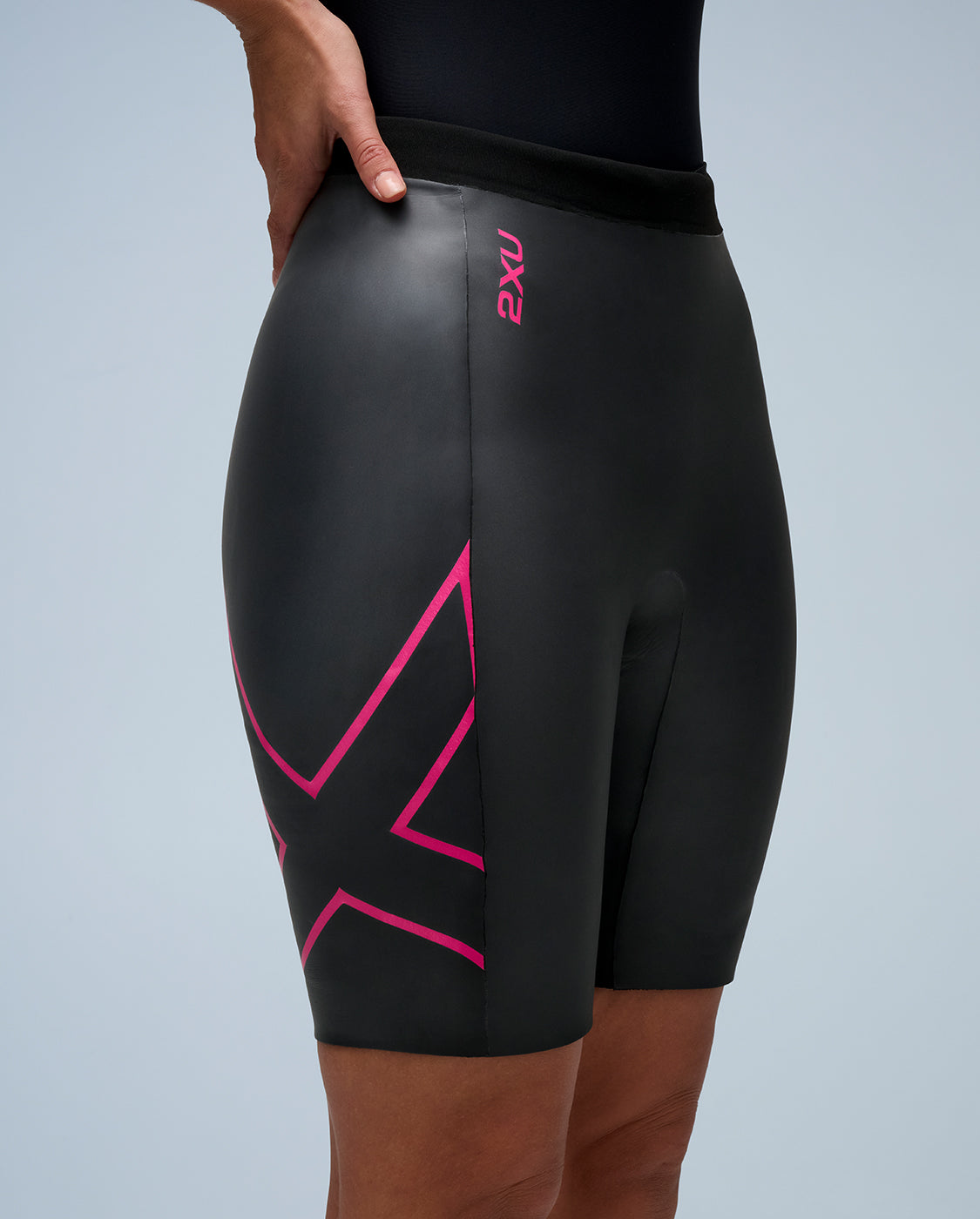 2xu-propel-buoyancy-short-neopren-damen-black-fuchsia image 1