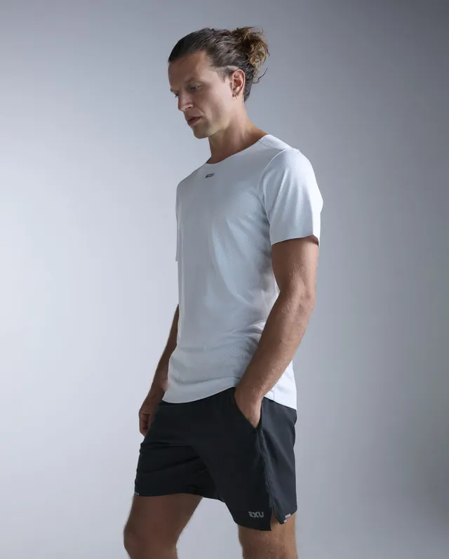 2xu-light-speed-tech-tee-laufshirt-moonstone-herren image 1