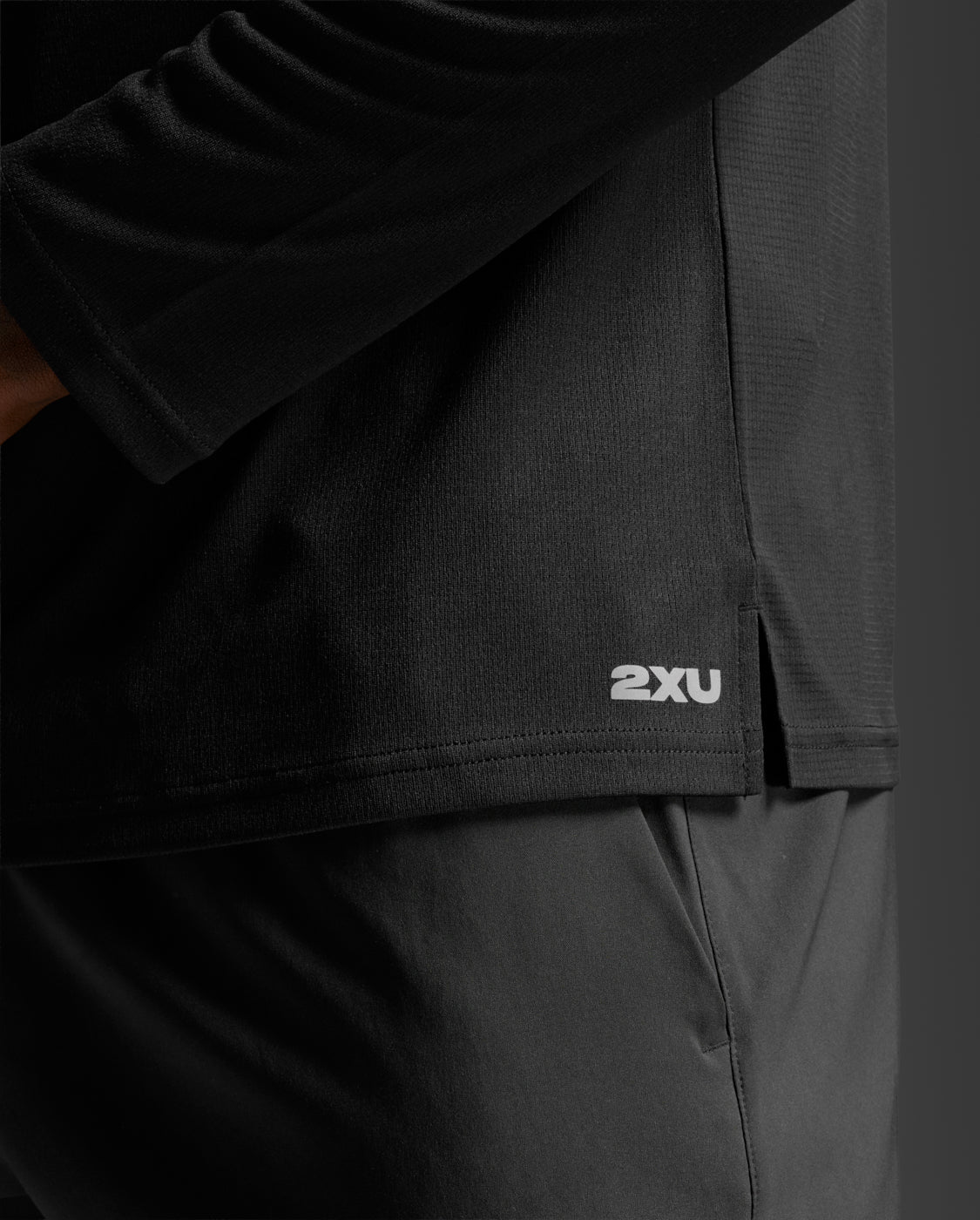 2xu-aero-long-sleeve-laufshirt-schwarz-silver-reflective image 7