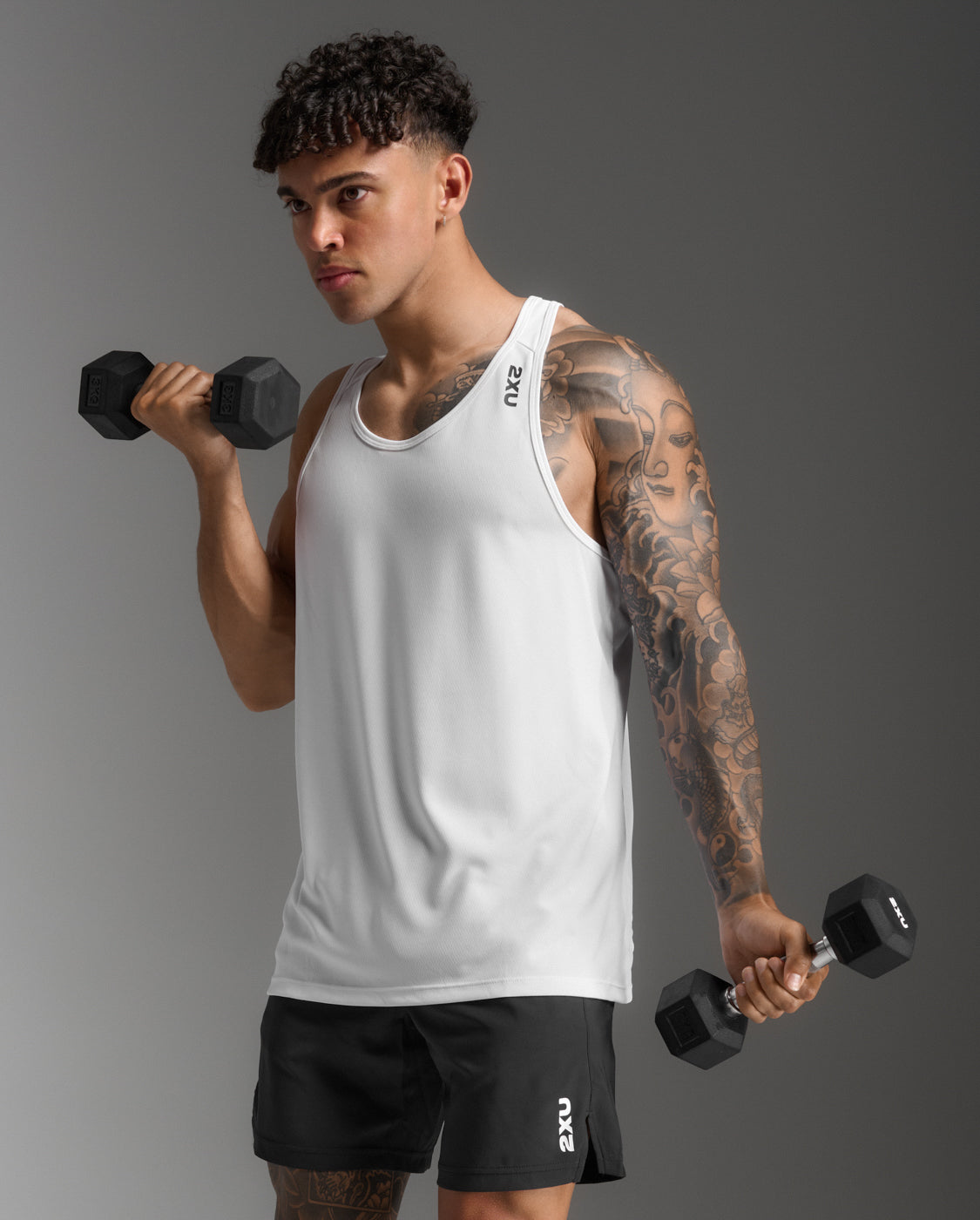 2xu-motion-aspire-singlet-tanktop-wei-herren-rmellos image 1