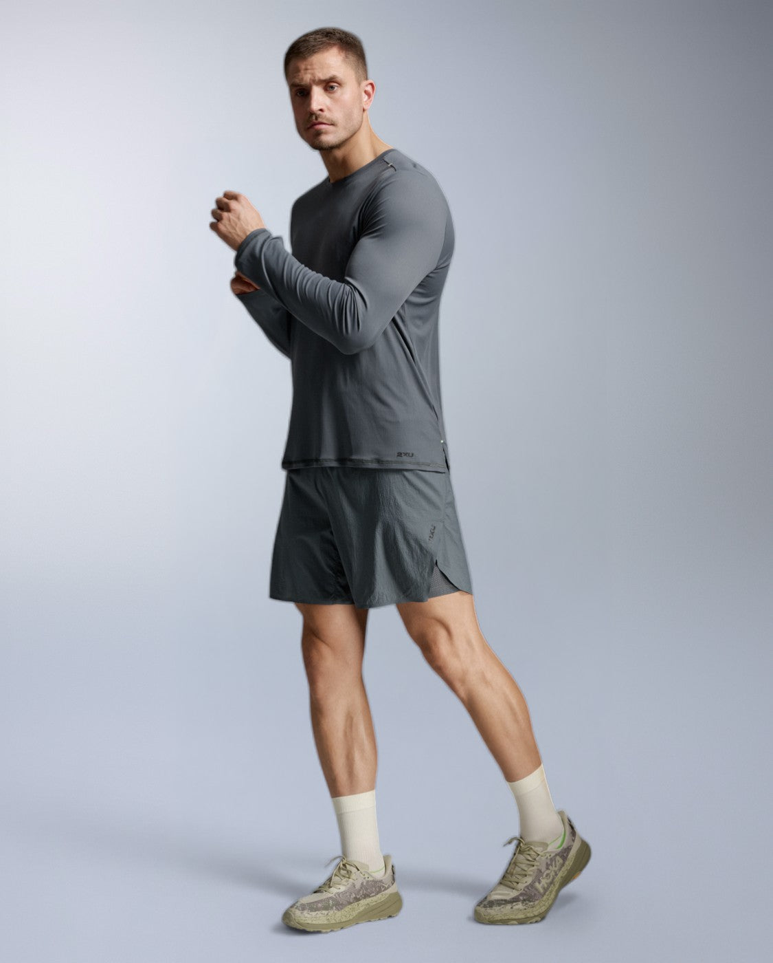 2xu-aero-trail-long-sleeve-turbulence-herren-uv image 5
