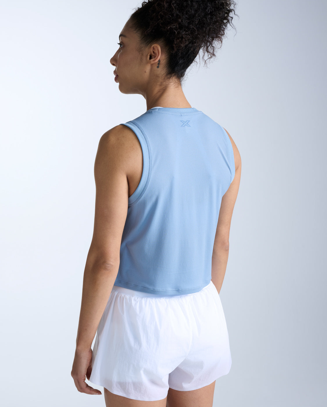 2xu-aero-mesh-crop-tank-damen-blue-shade image 3