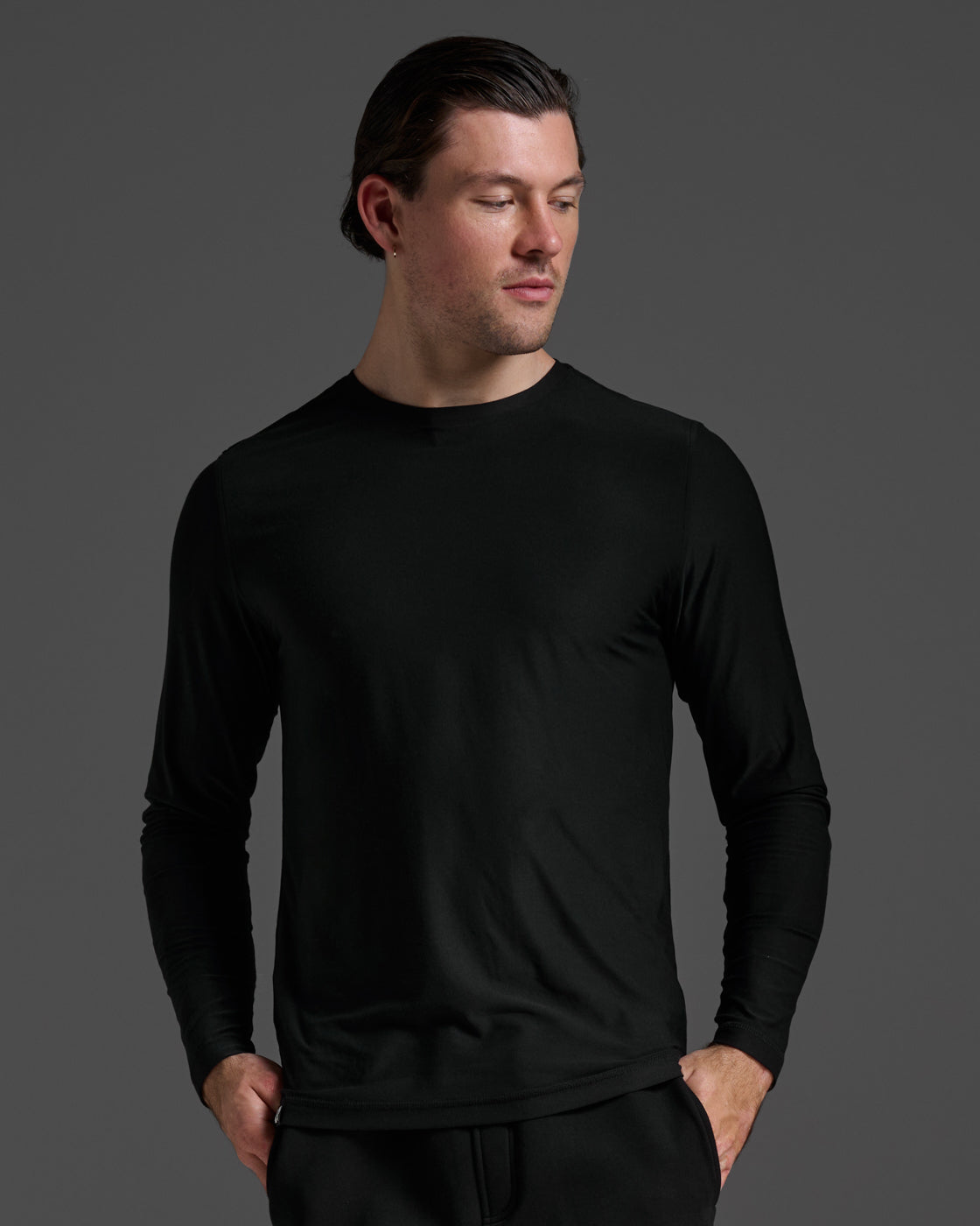 2xu-signature-long-sleeve-tee-langarmshirt-schwarz-atmungsaktiv image 1