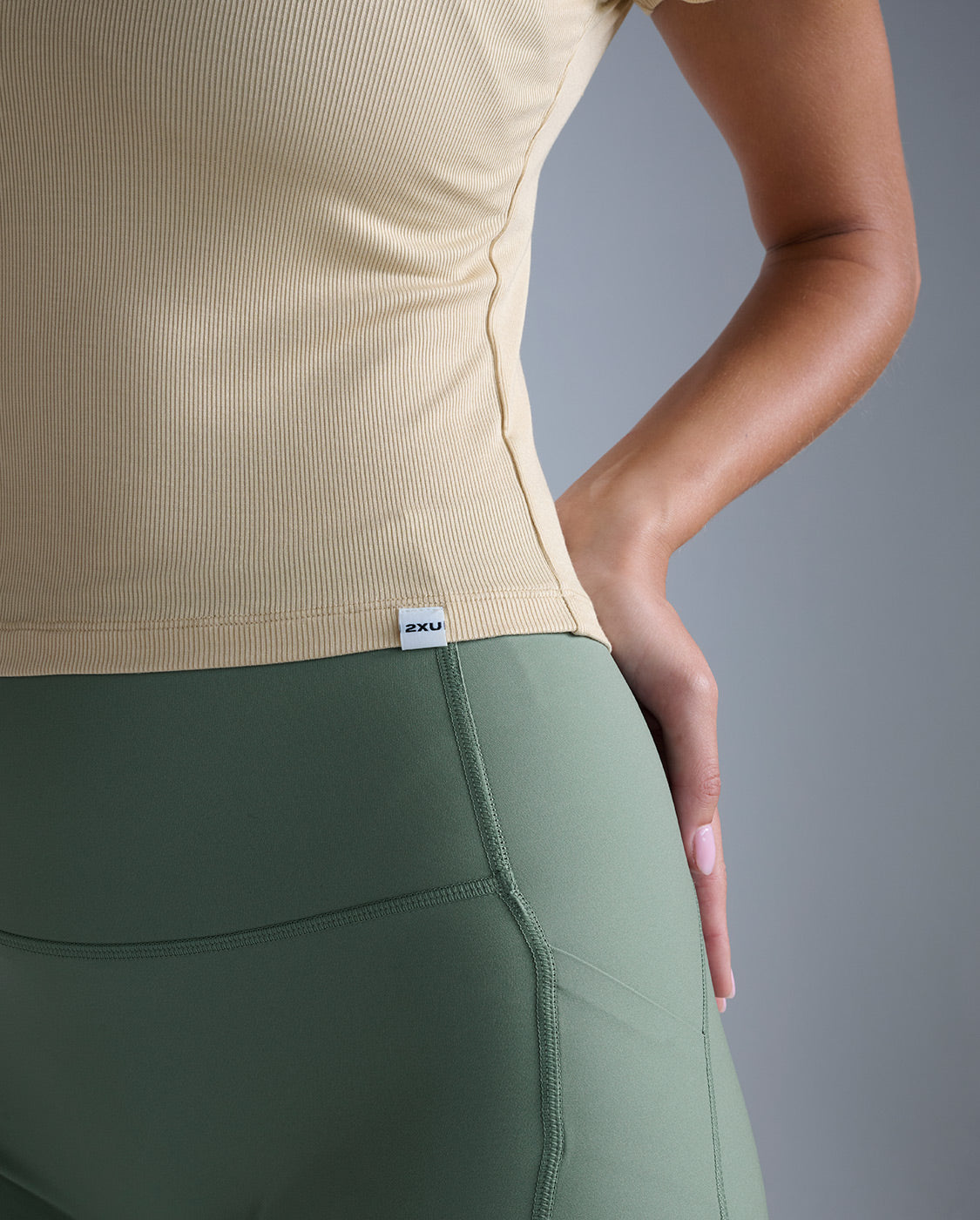 2xu-fluid-modal-crop-tee-damen-mojave-desert-stretch image 3