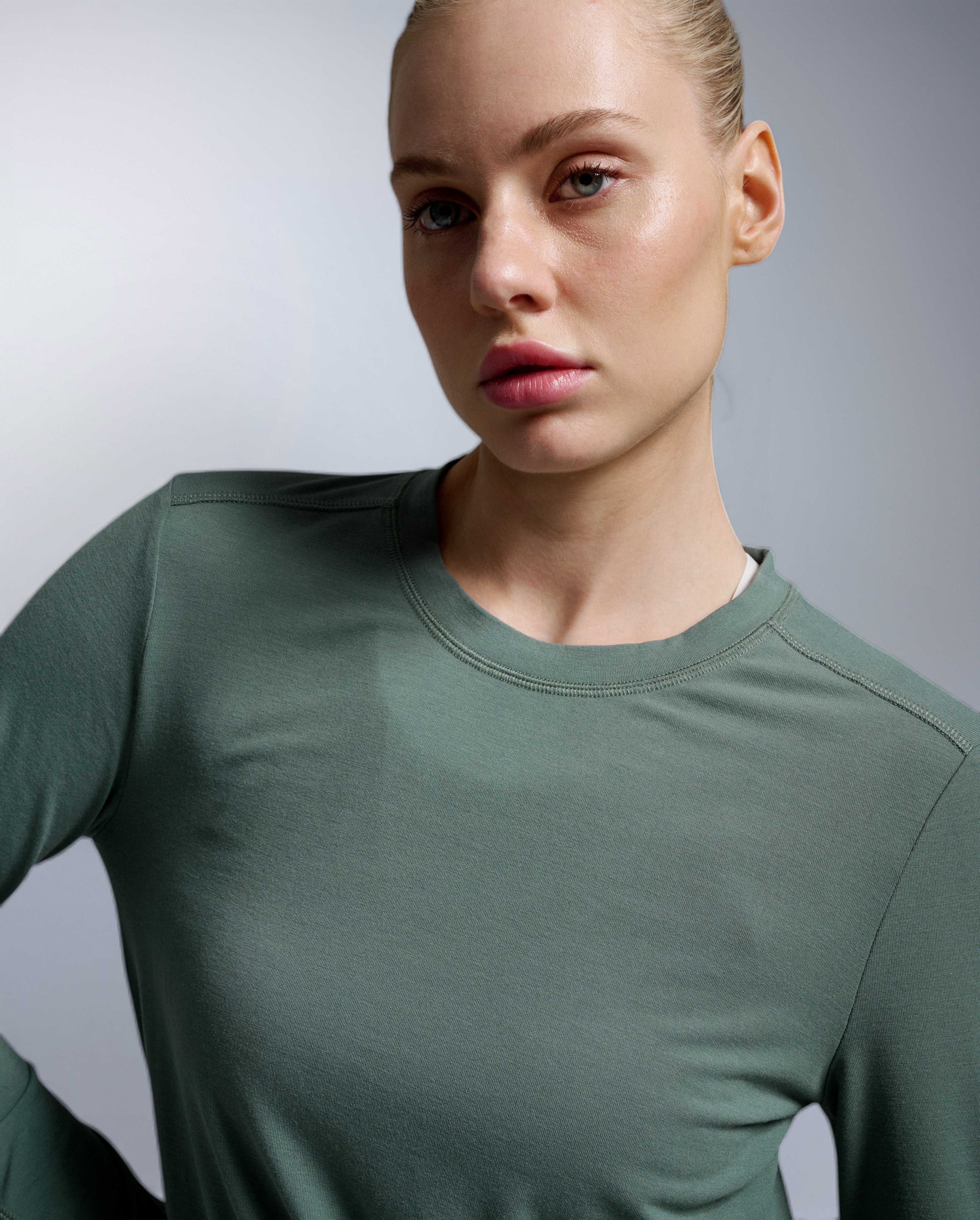 2xu-ignition-wool-long-sleeve-wollshirt-olive-damen image 7