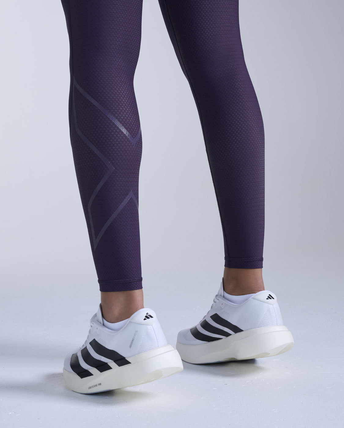 2xu-aero-mesh-hi-rise-kompressionstights-damen-velvet-purple image 4