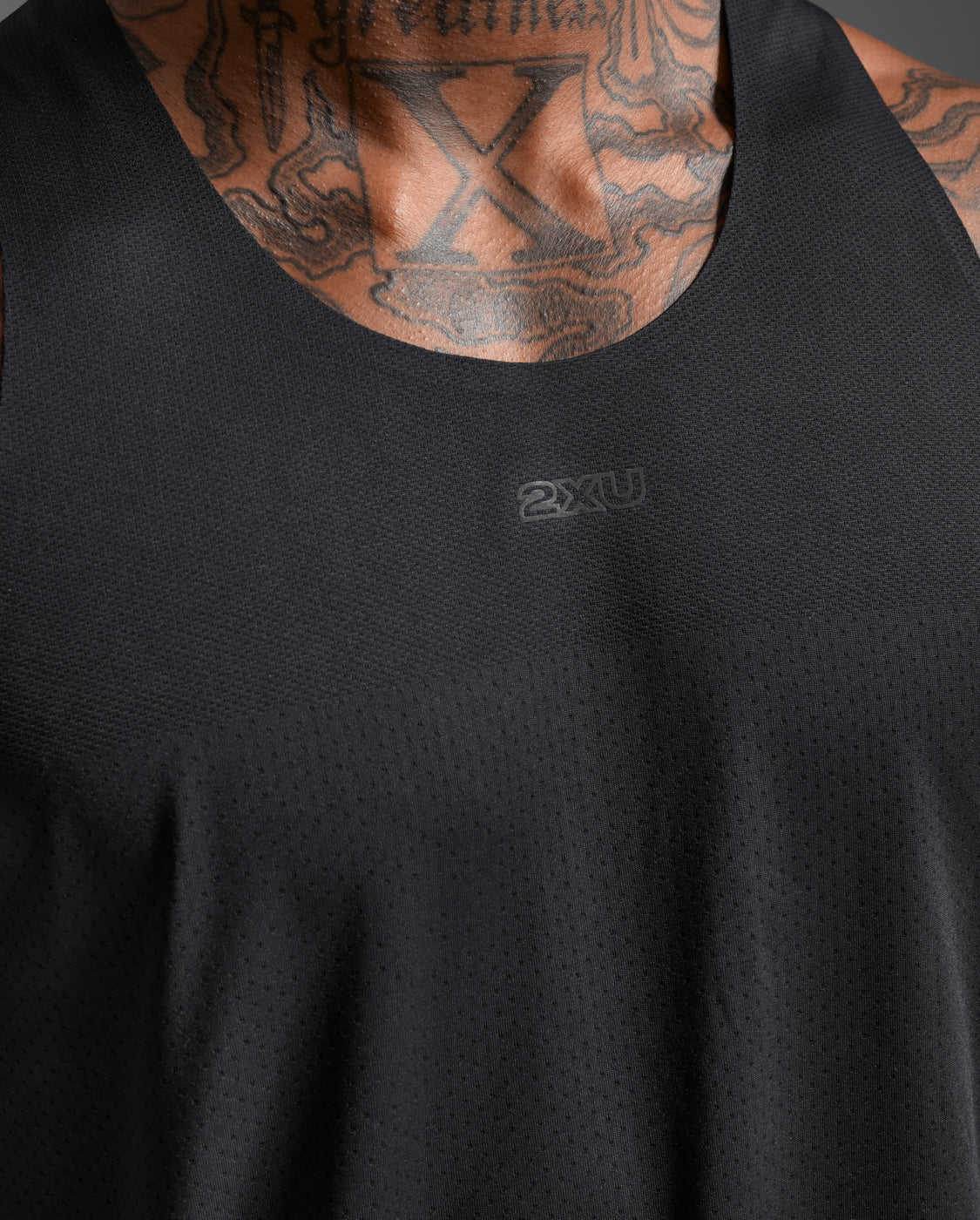 2xu-light-speed-tech-singlet-herren-black-lauf-top image 7