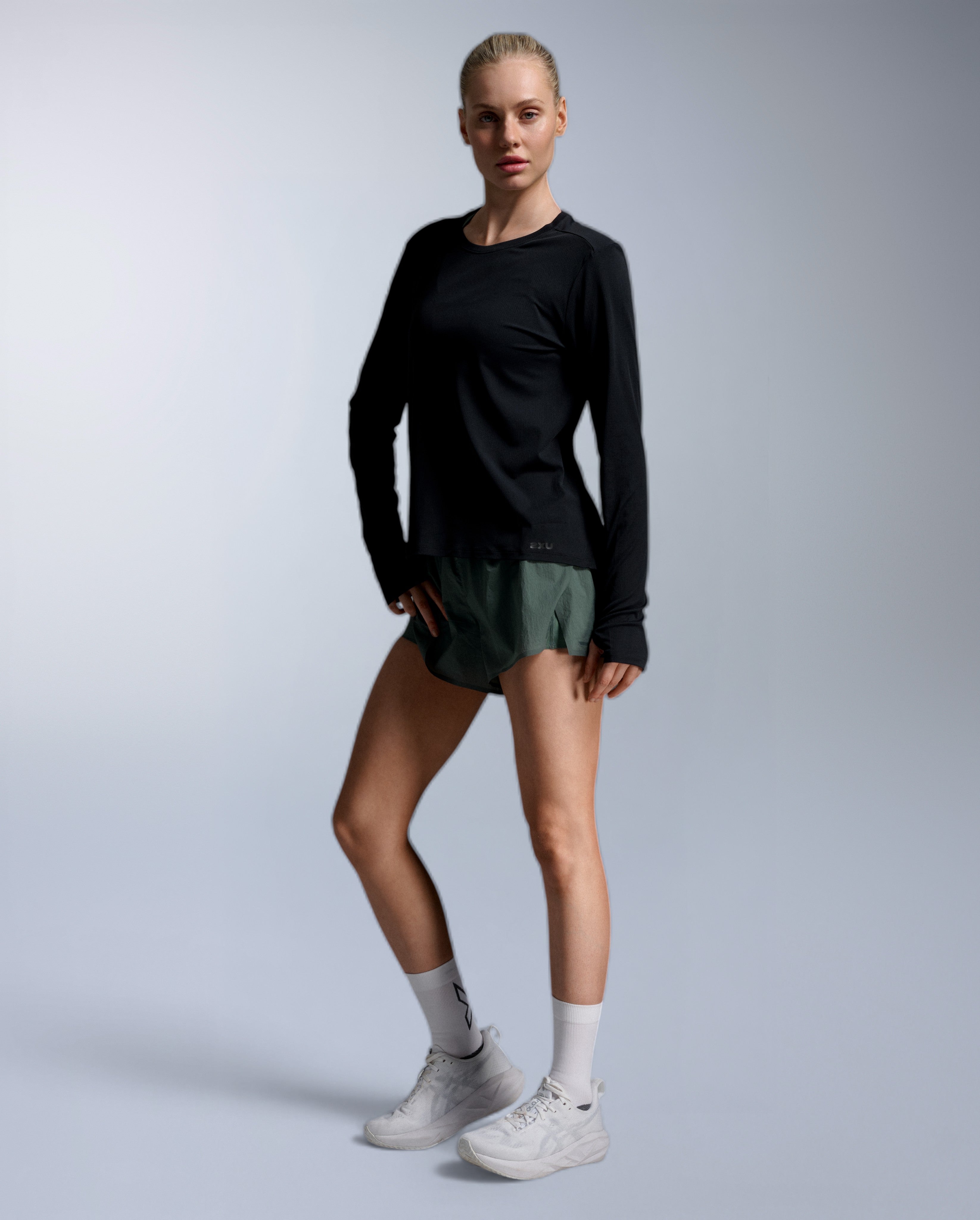 2xu-aero-trail-long-sleeve-laufshirt-schwarz-damen image 4