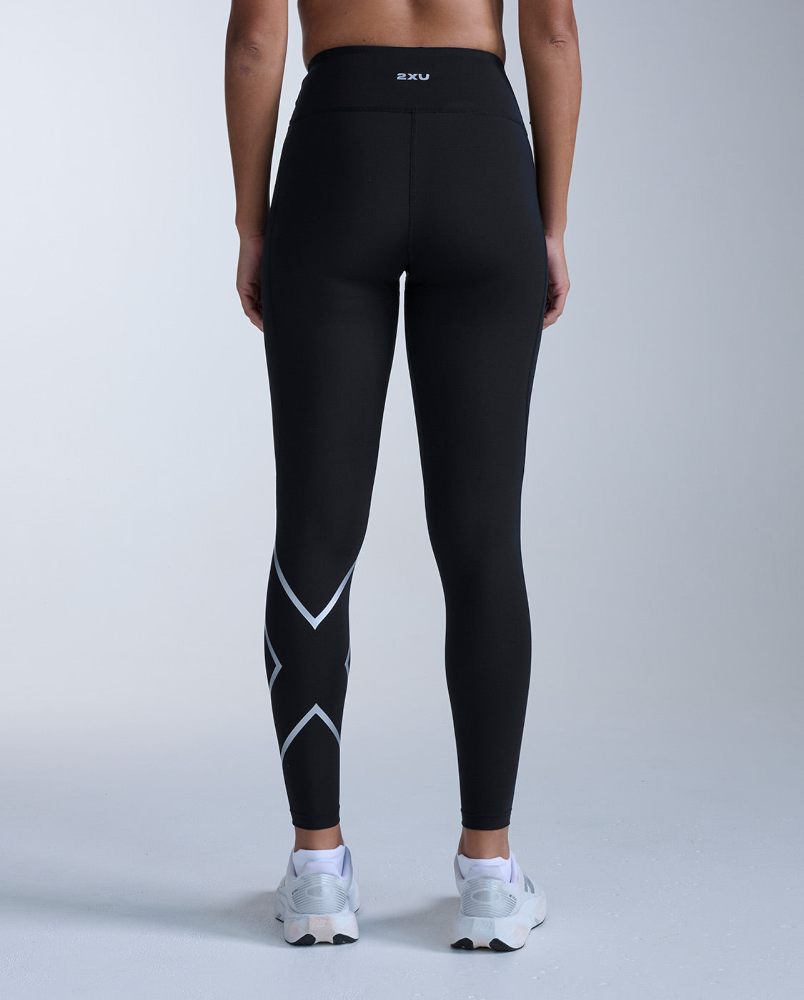 2xu-core-hi-rise-kompressionstights-damen-black-silver image 2
