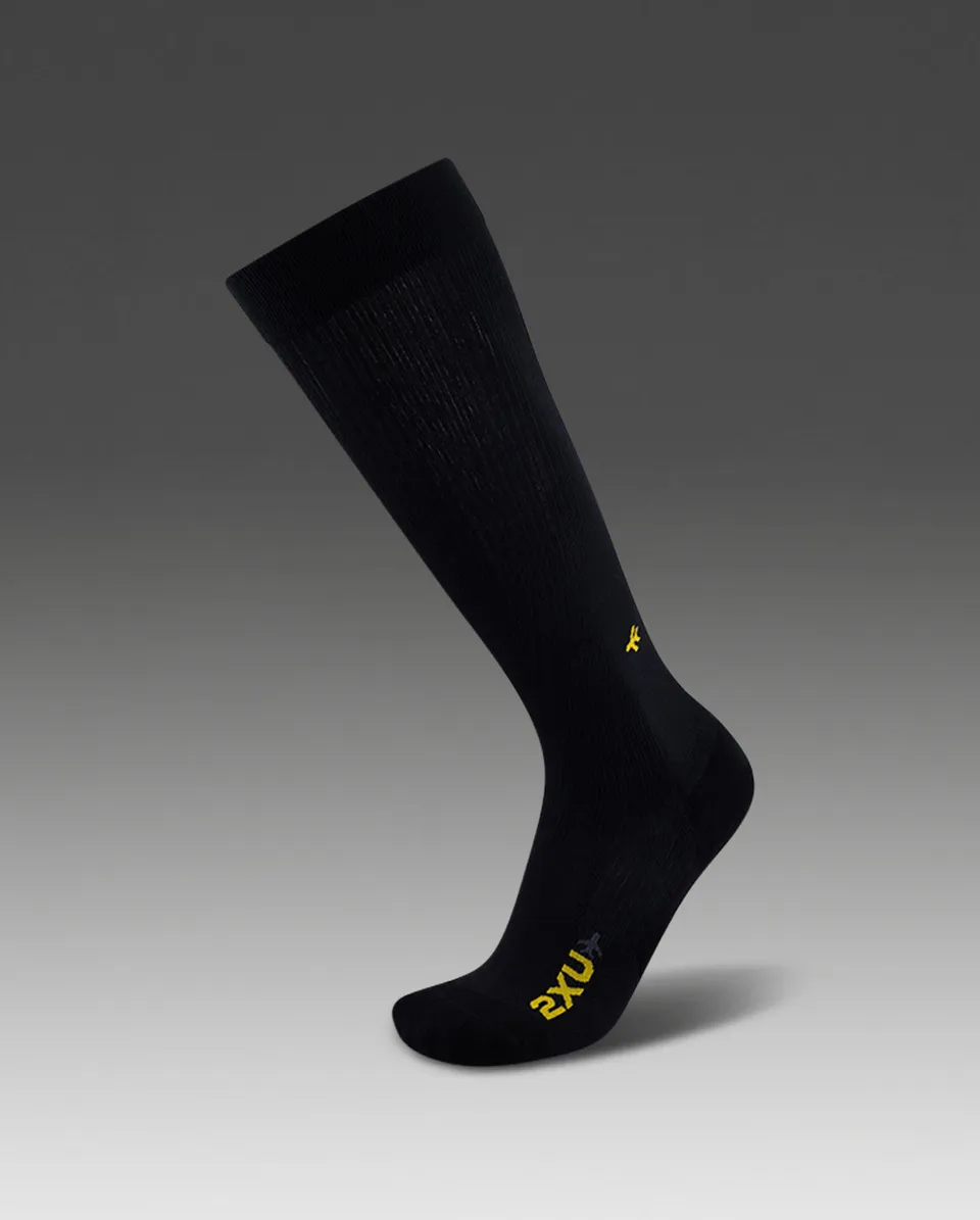 2xu-flight-compression-socks-unisex-schwarz-kompression image 1