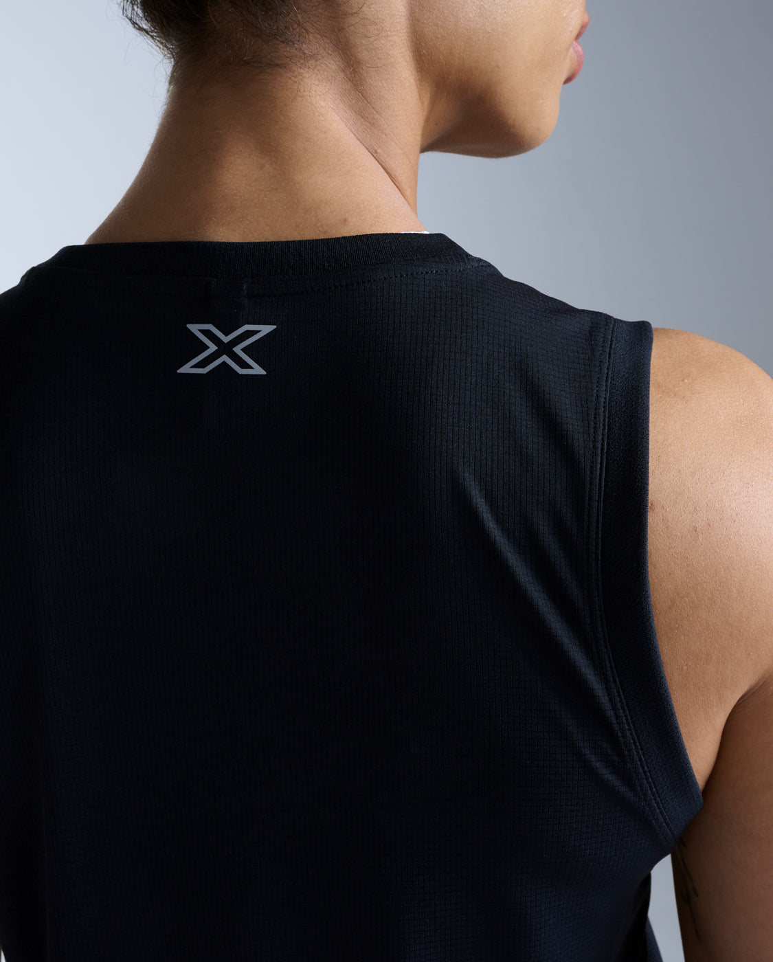 2xu-aero-mesh-crop-tank-damen-black-silver image 6