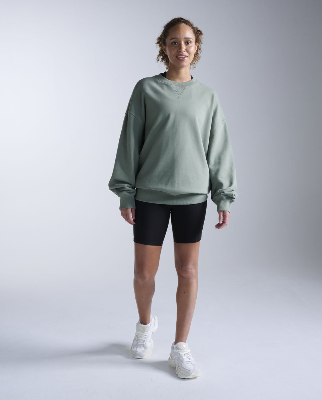 2xu-ez-oversized-organic-cotton-crew-sweatshirt-fern-bio-baumwolle image 4