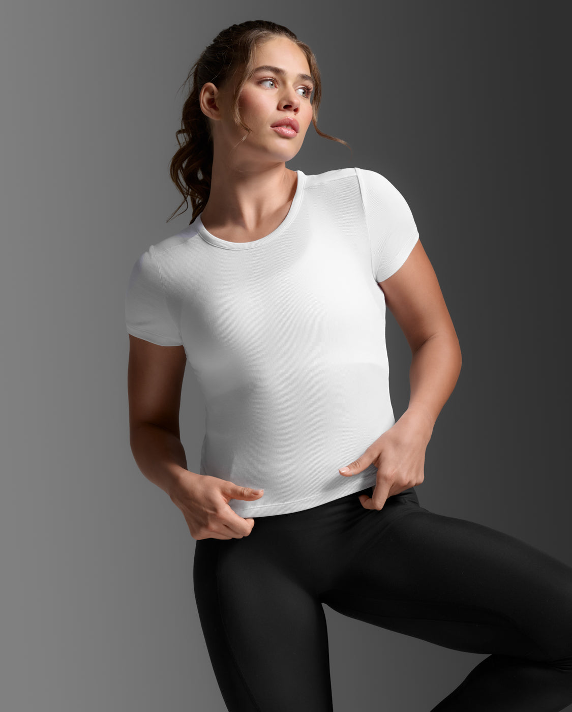 2xu-fluid-modal-ribbed-crop-tee-t-shirt-wei-damen image 2